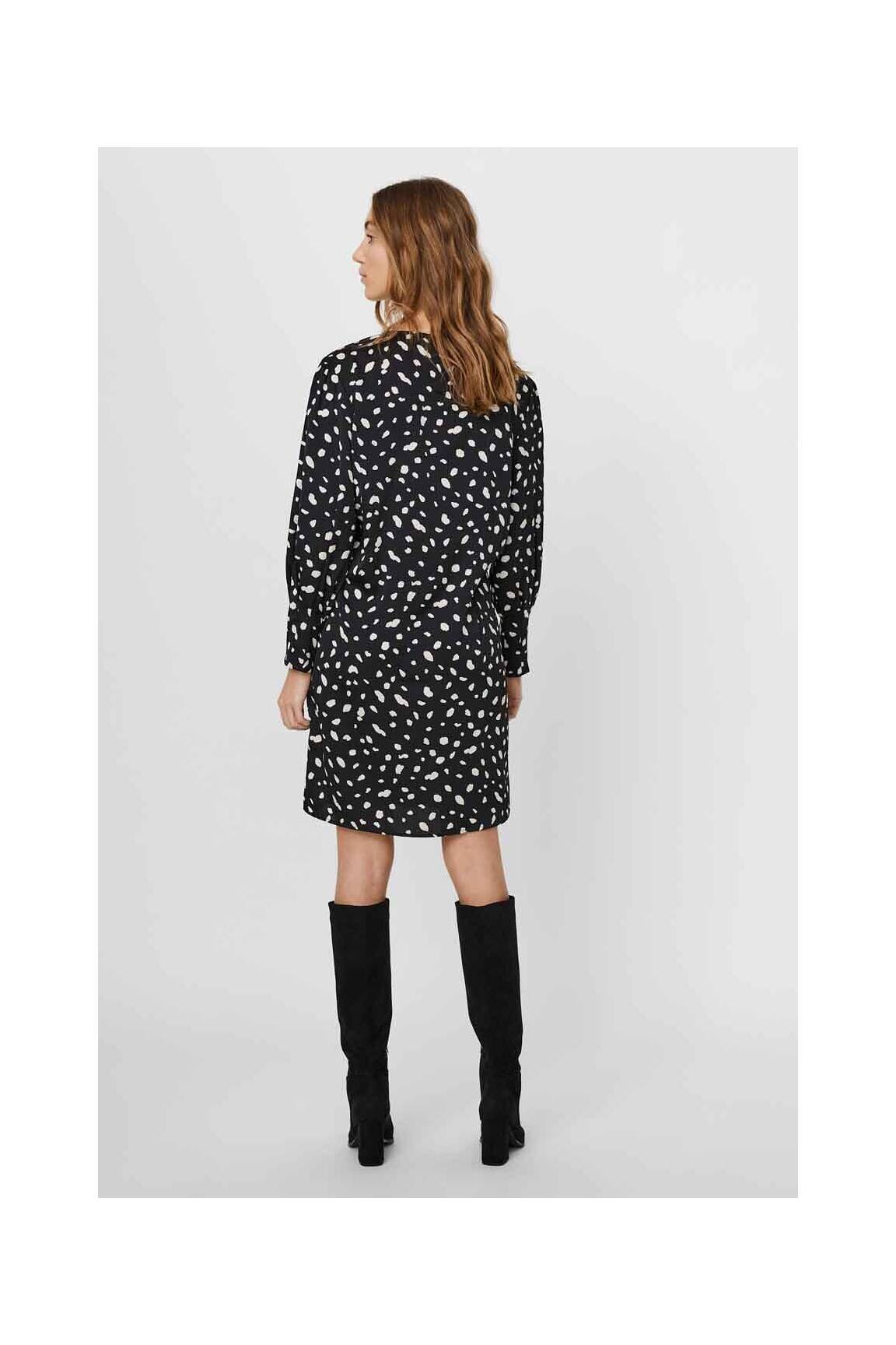 Pusilgių suknelė juodas VERO MODA moteris