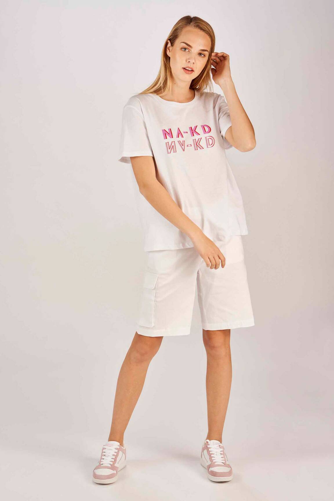 Bermudas baltas NA-KD moteris