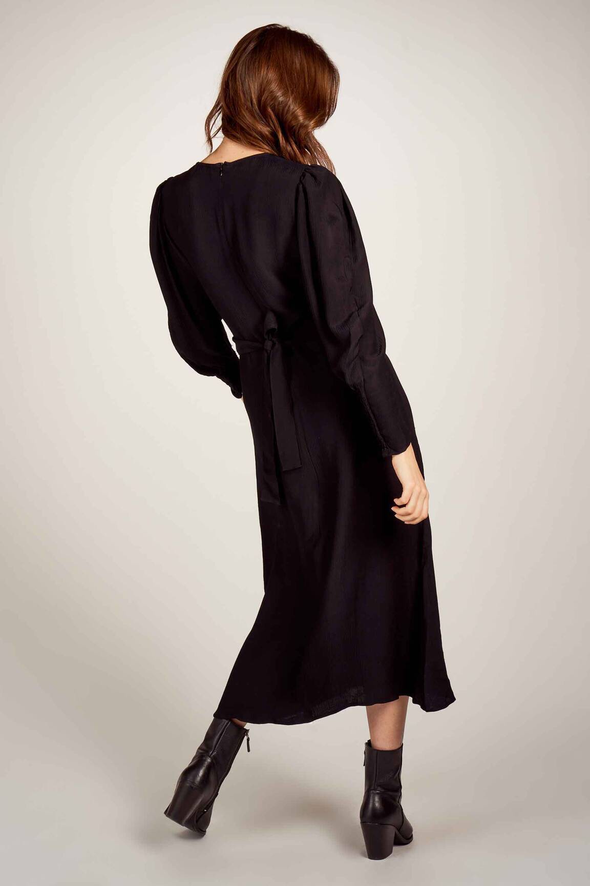 Pusilgių suknelė juodas ASTRID BLACK LABEL moteris