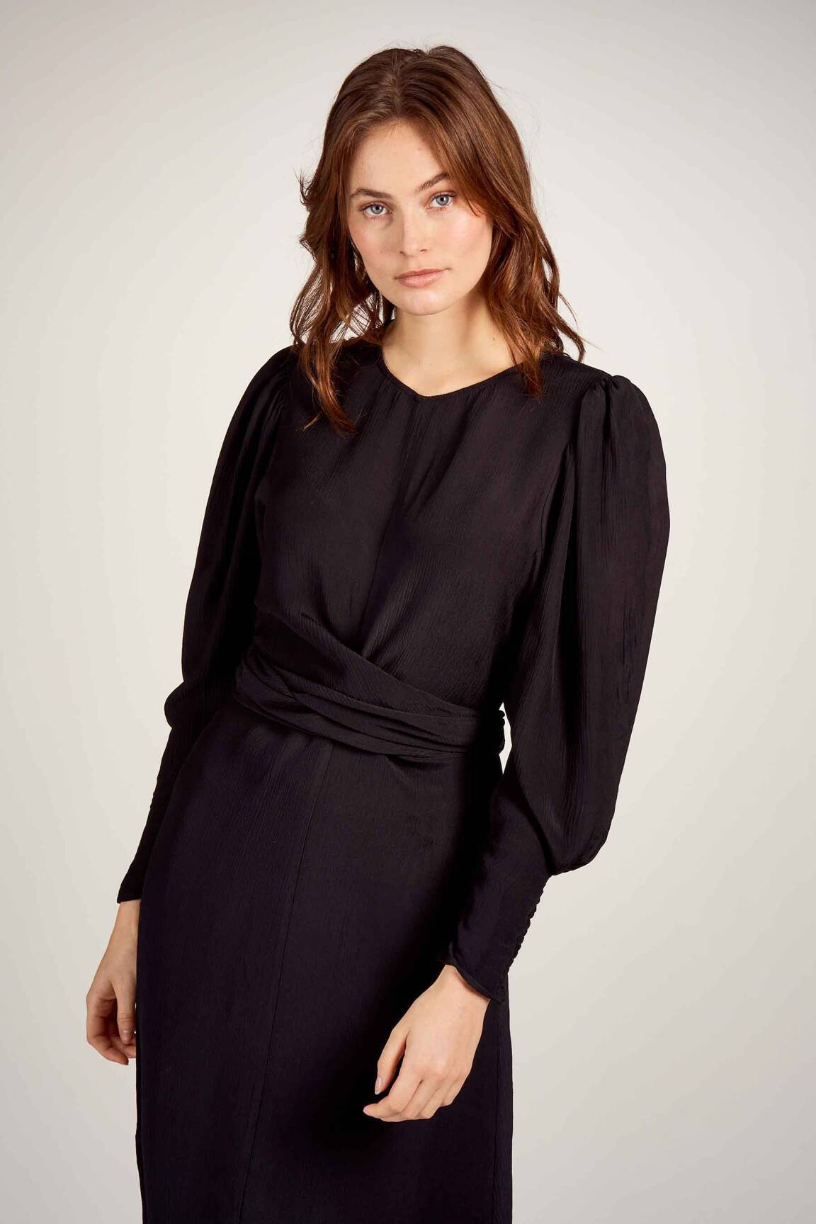 Pusilgių suknelė juodas ASTRID BLACK LABEL moteris