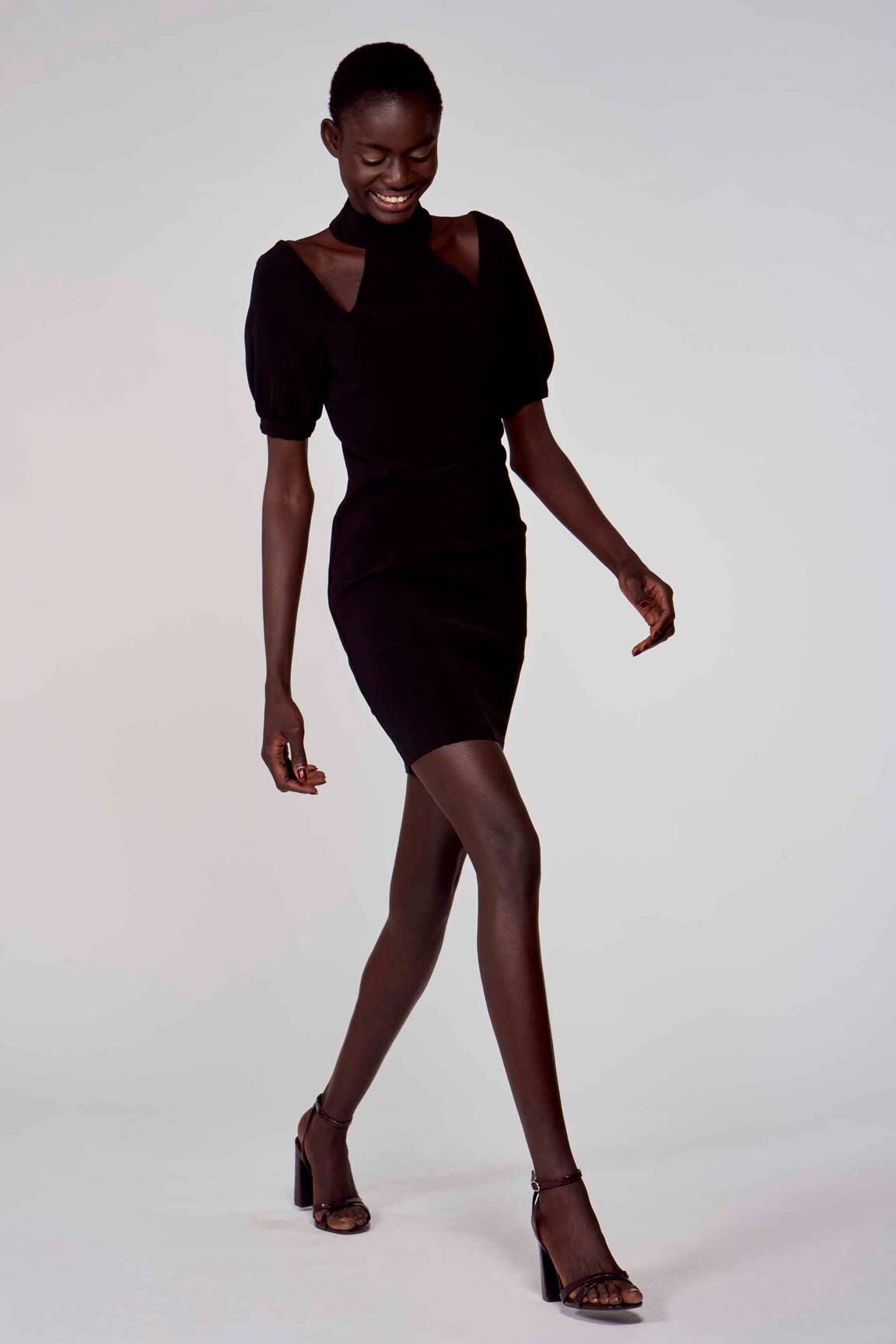 Pusilgių suknelė juodas ASTRID BLACK LABEL moteris
