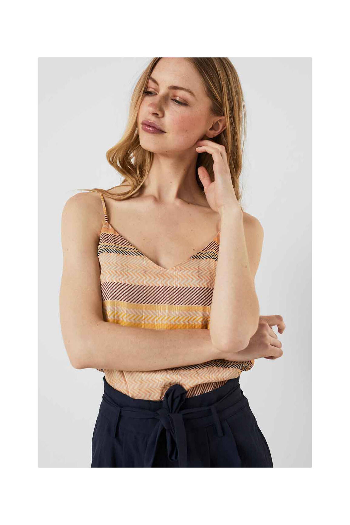 Moteriškas marškinys bežinis VERO MODA moteris