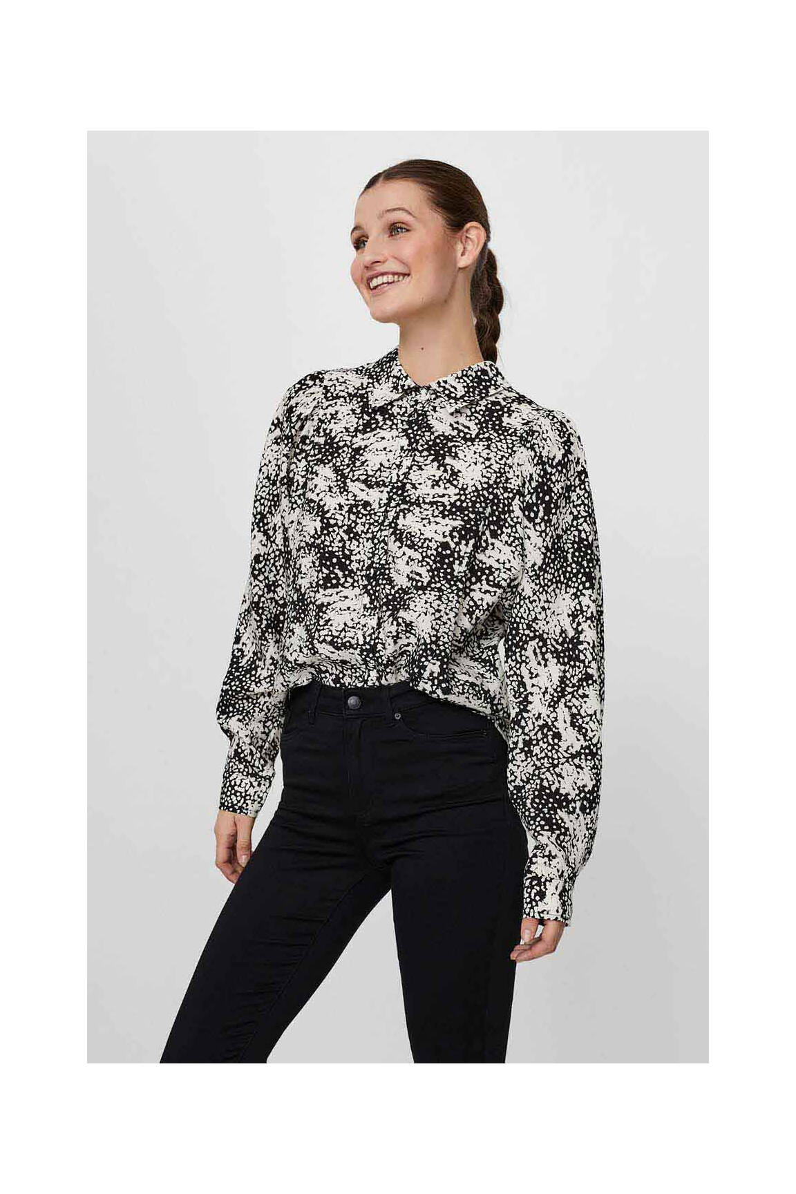 Moteriškas marškinys bežinis VERO MODA moteris