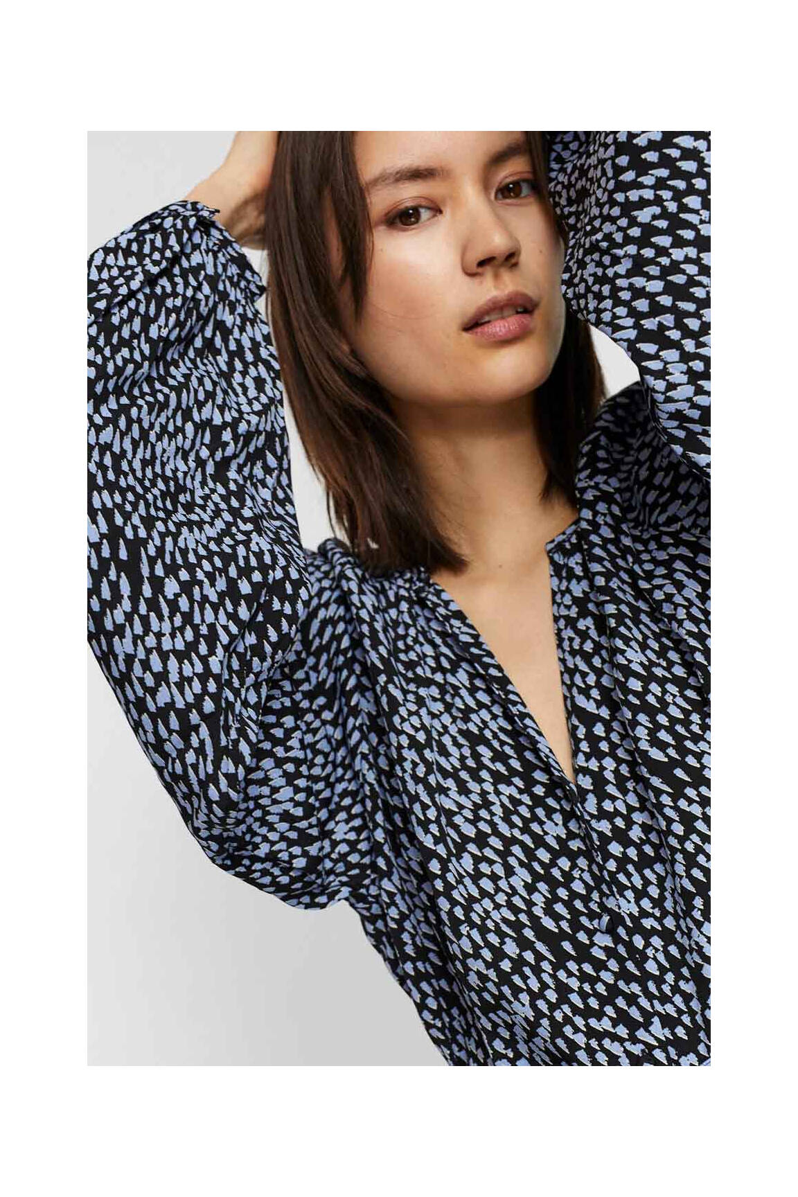 Pusilgių suknelė juodas VERO MODA moteris
