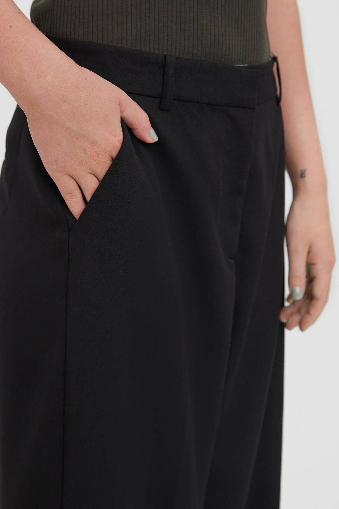 Chino kelnė juodas VERO MODA moteris