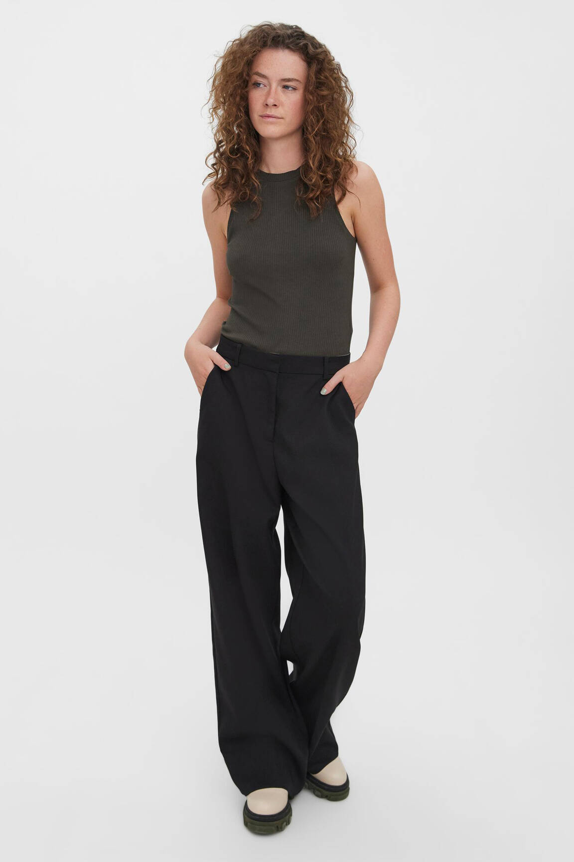 Chino kelnė juodas VERO MODA moteris