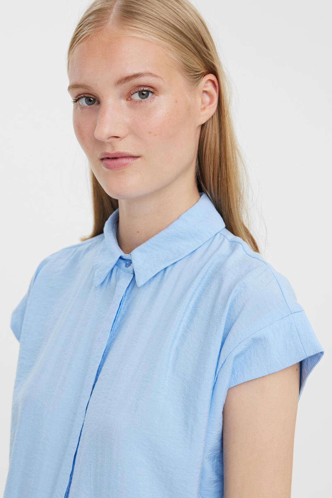 Pusilgių suknelė mėlyna VERO MODA moteris