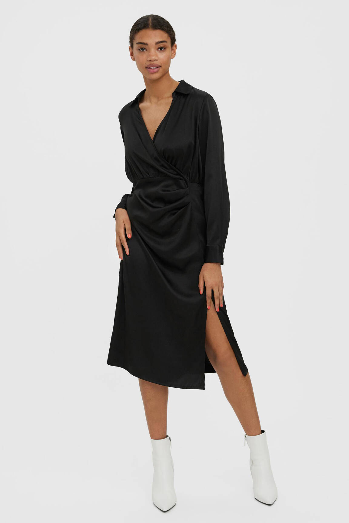 Pusilgių suknelė juodas VERO MODA moteris