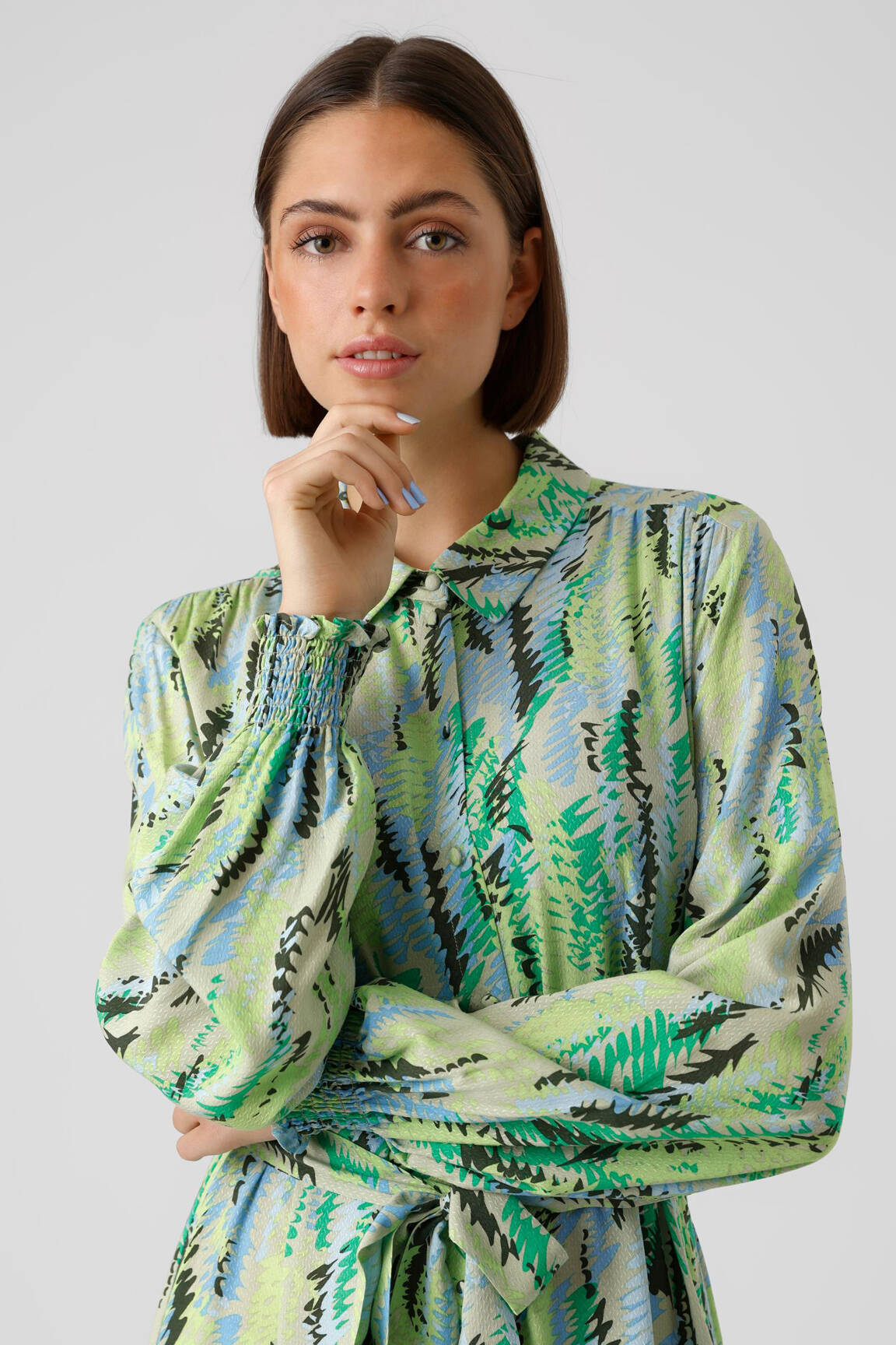 Pusilgių suknelė žalias VERO MODA moteris
