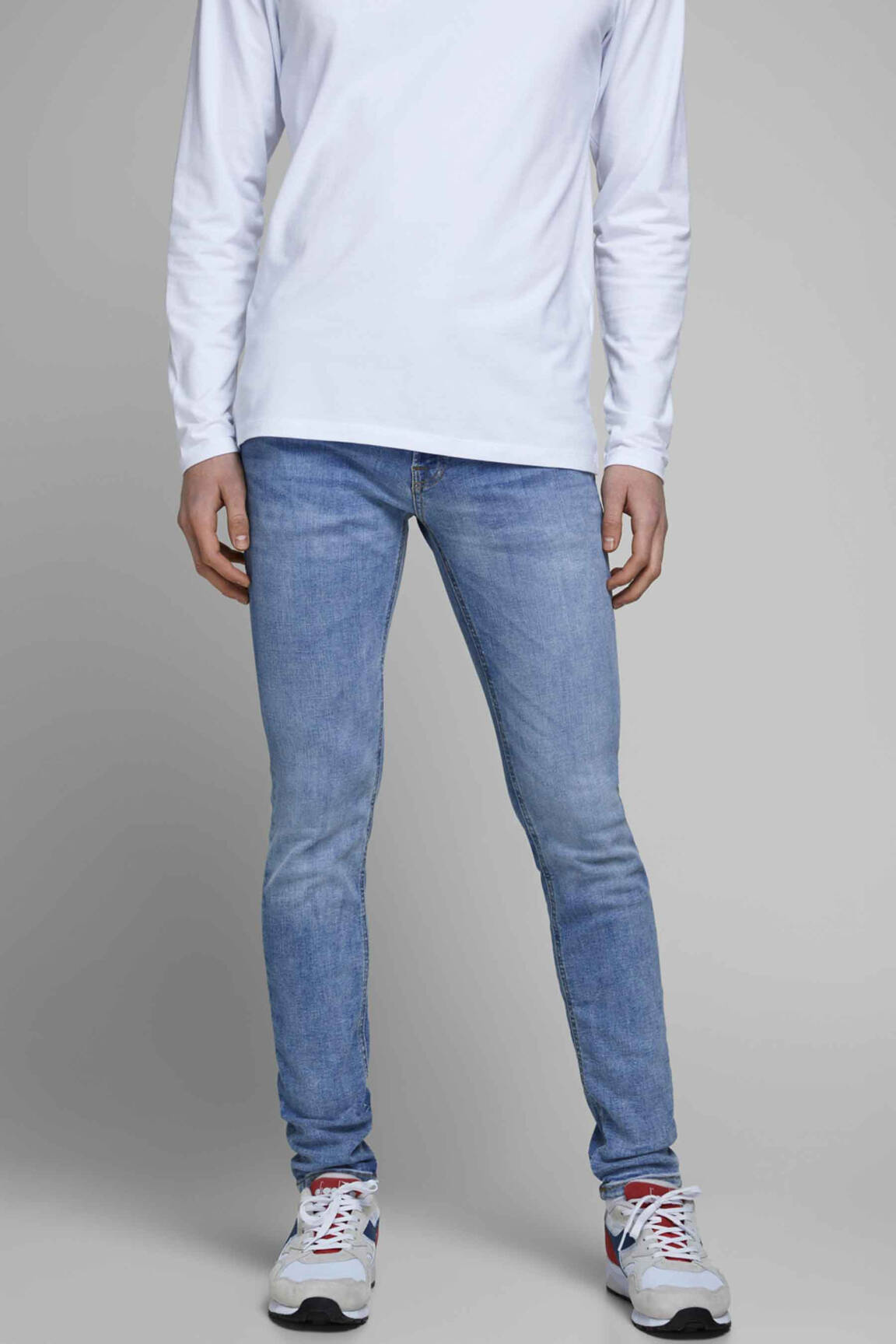 Lieknos džinsai mėlyna JACK & JONES vyras