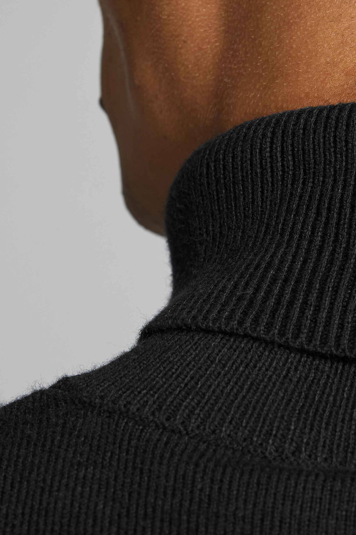Megztinis su aukštu kaklu juodas JACK & JONES vyras