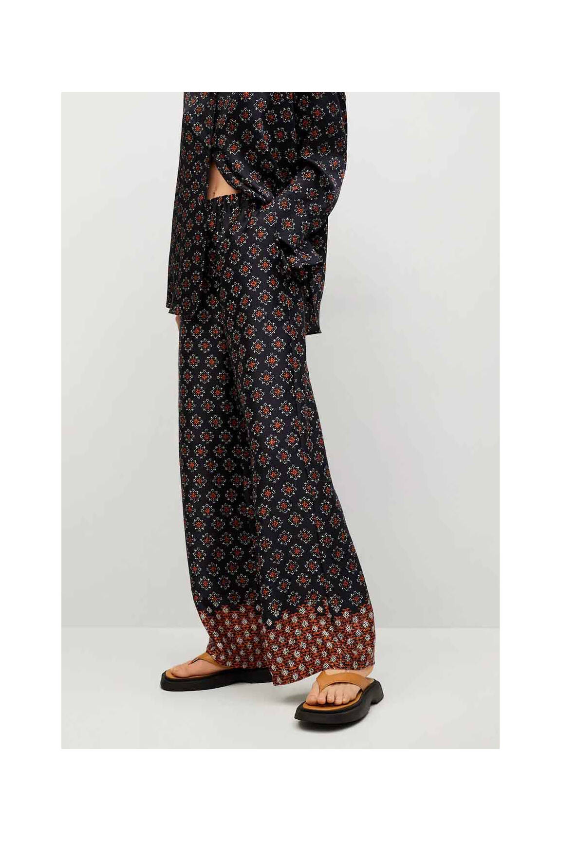 Platus džinsas juodas MANGO moteris