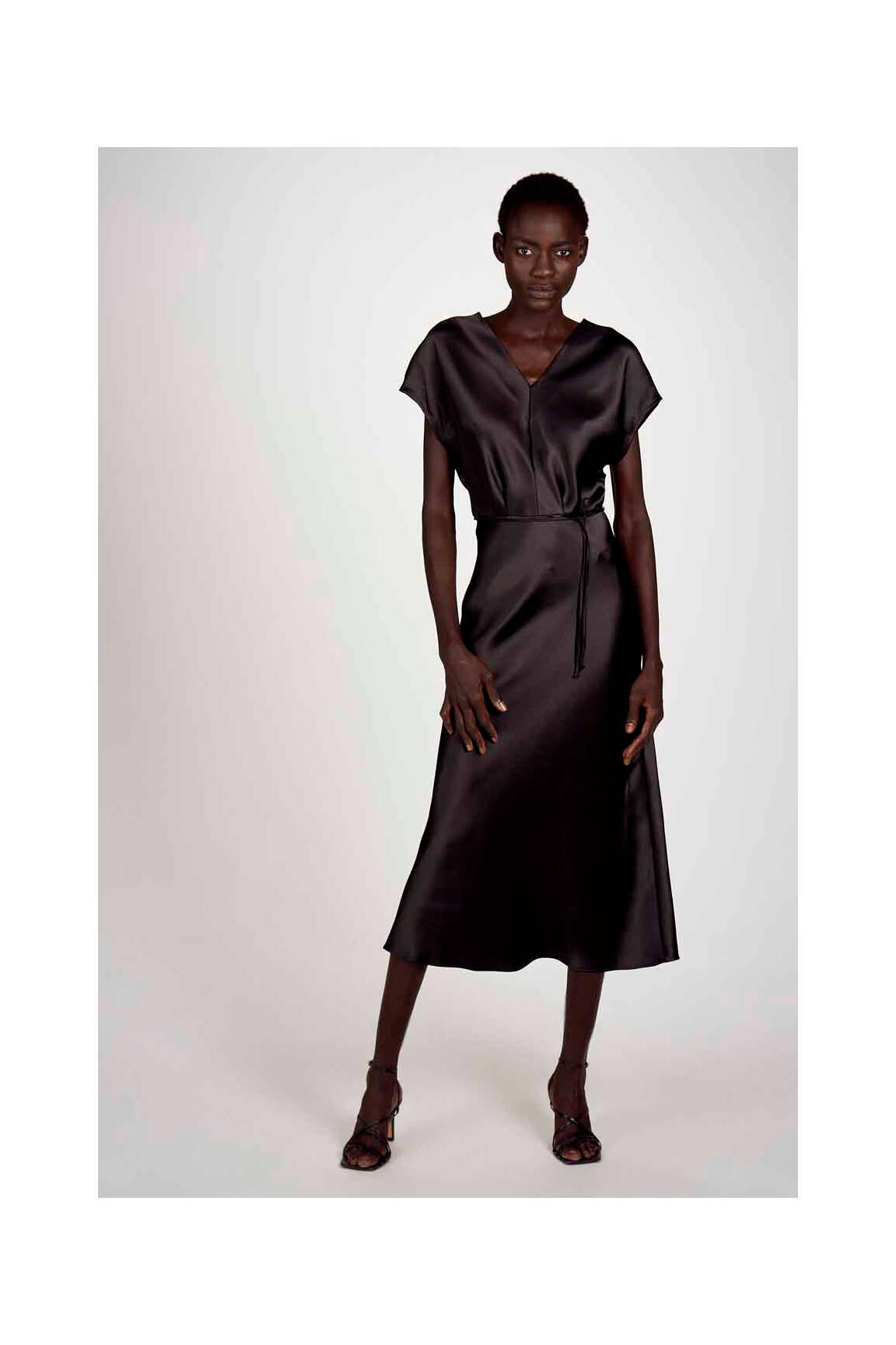Pusilgių suknelė juodas ASTRID BLACK LABEL moteris