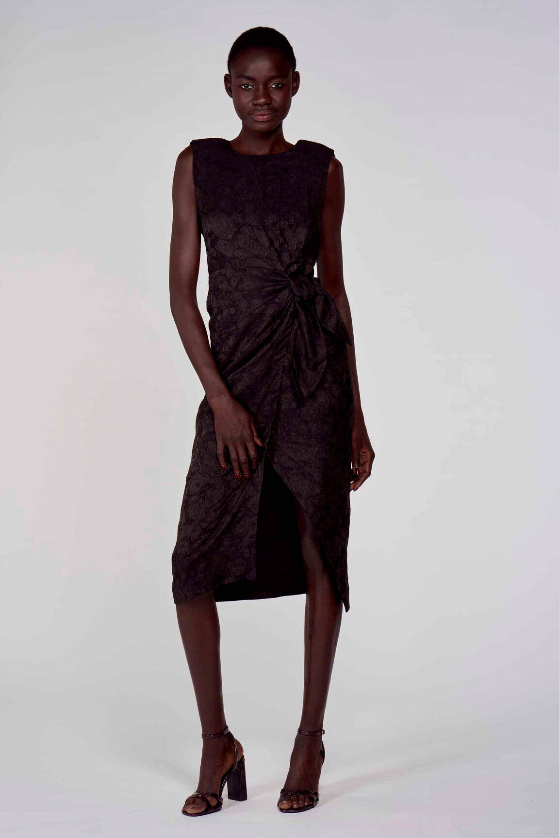 Pusilgių suknelė juodas ASTRID BLACK LABEL moteris