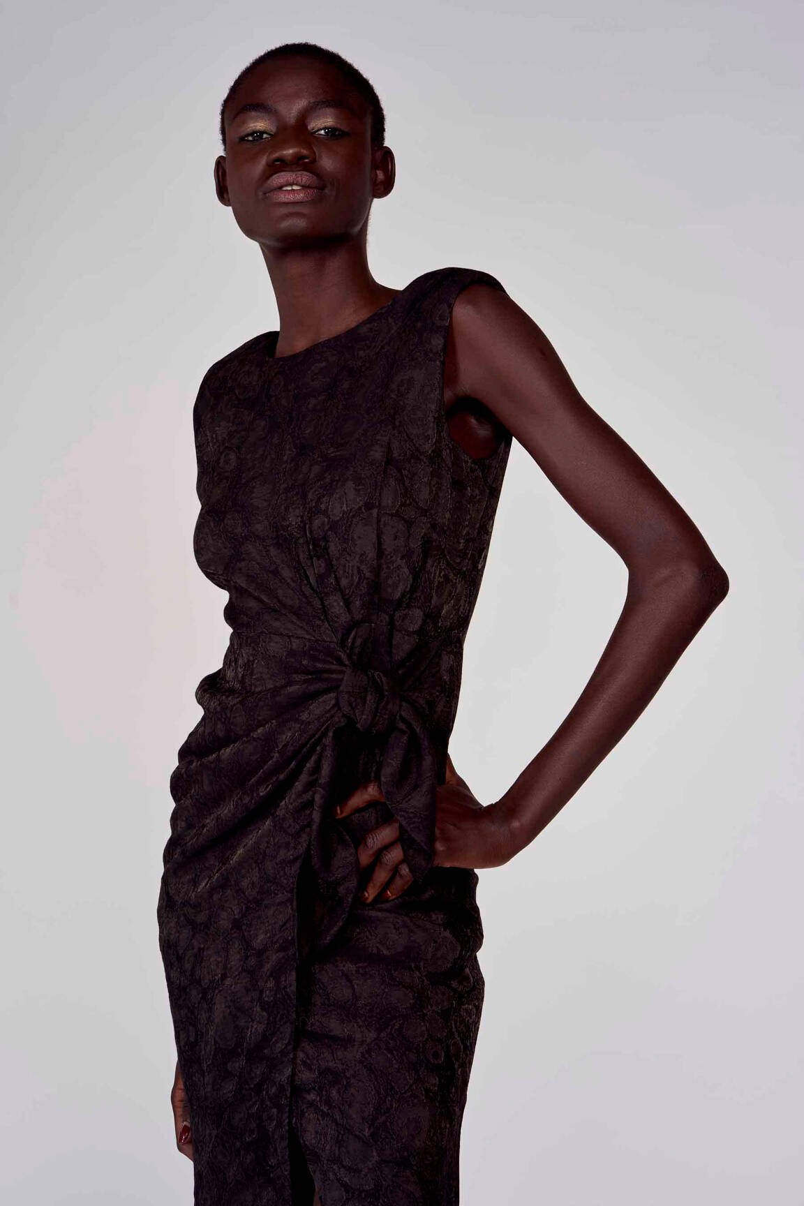 Pusilgių suknelė juodas ASTRID BLACK LABEL moteris