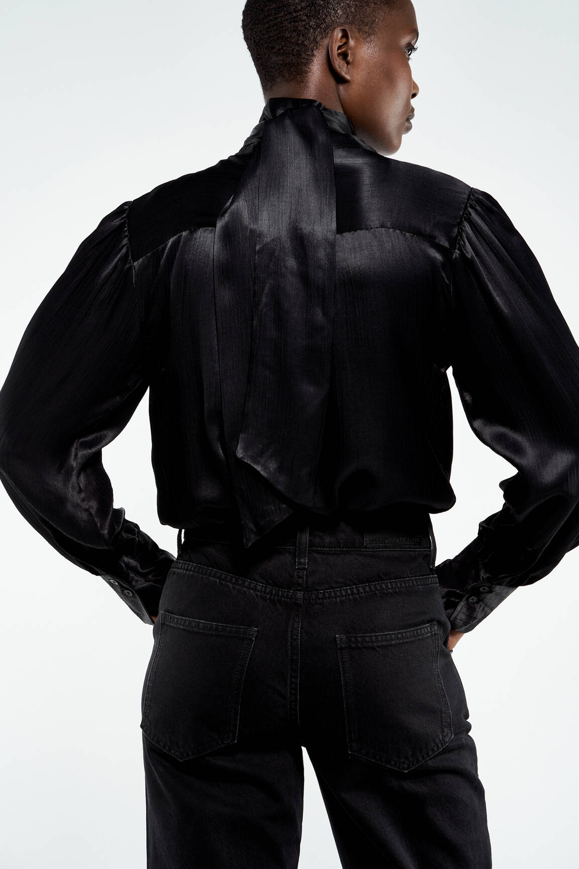 Moteriškas marškinys juodas ASTRID BLACK LABEL moteris