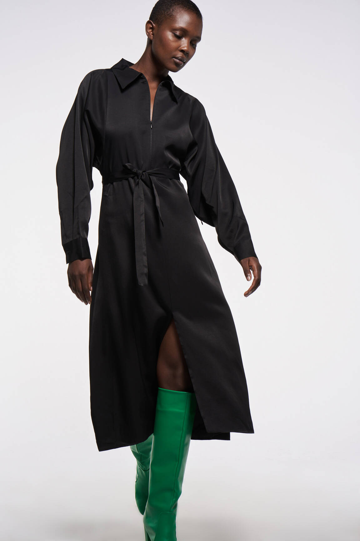 Pusilgių suknelė juodas ASTRID BLACK LABEL moteris