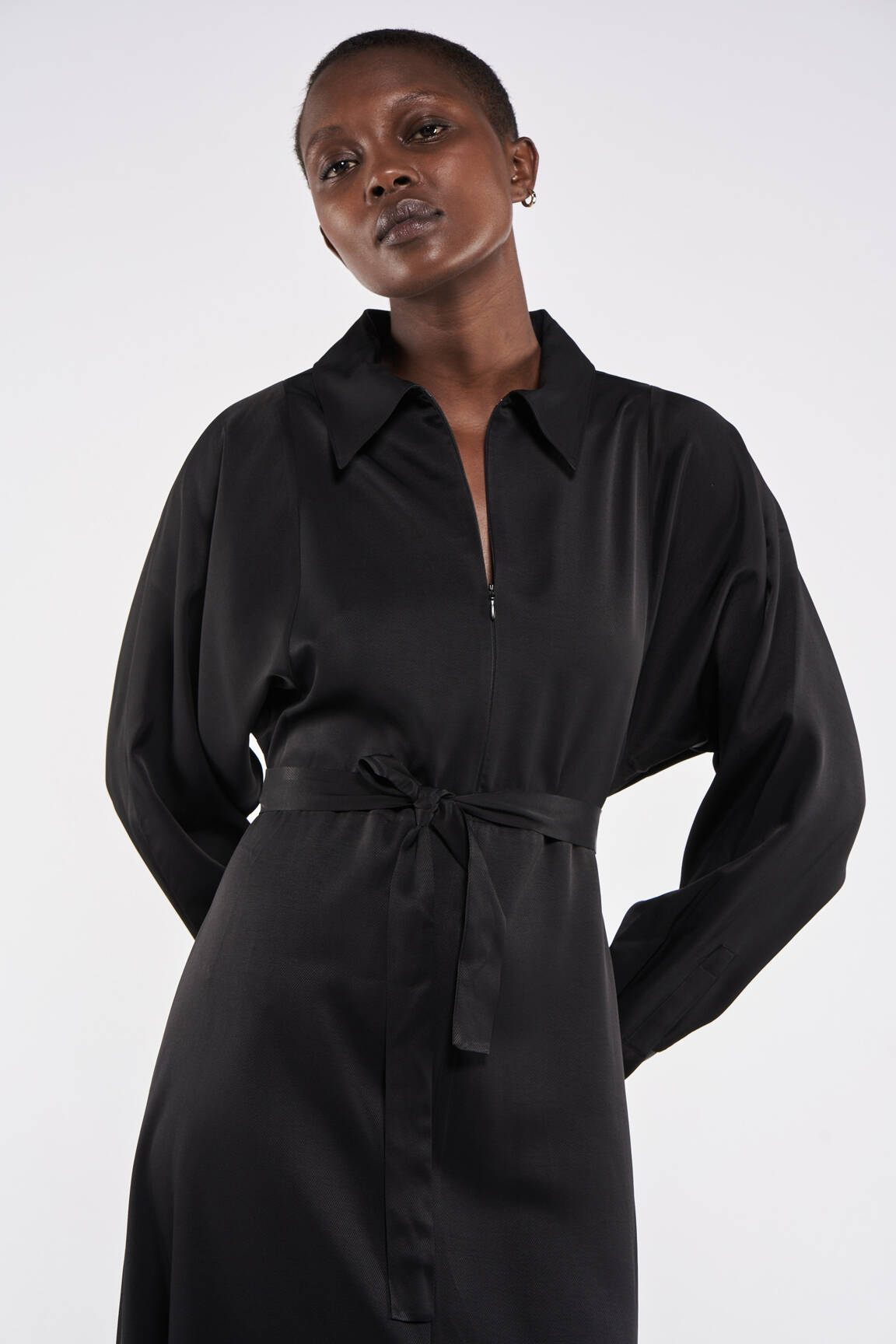 Pusilgių suknelė juodas ASTRID BLACK LABEL moteris