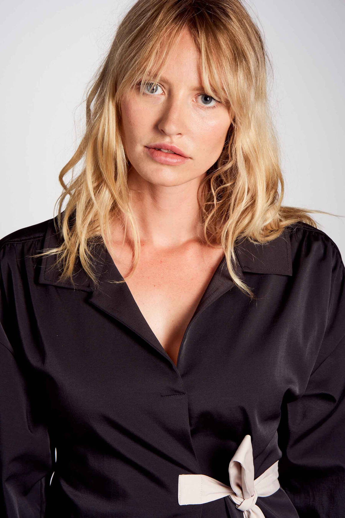 Trumpa suknelė juodas DEUX. BY ELINE DE MUNCK moteris