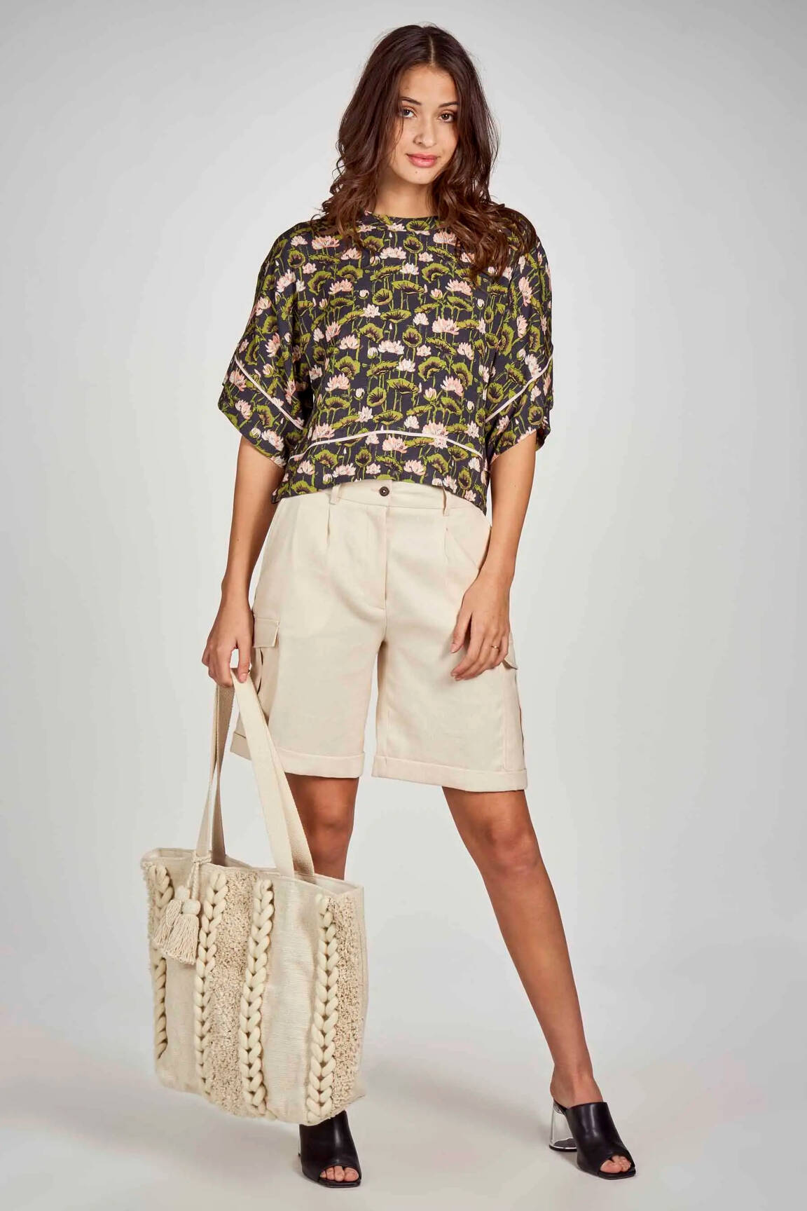 Bermudas bežinis DEUX. BY ELINE DE MUNCK moteris