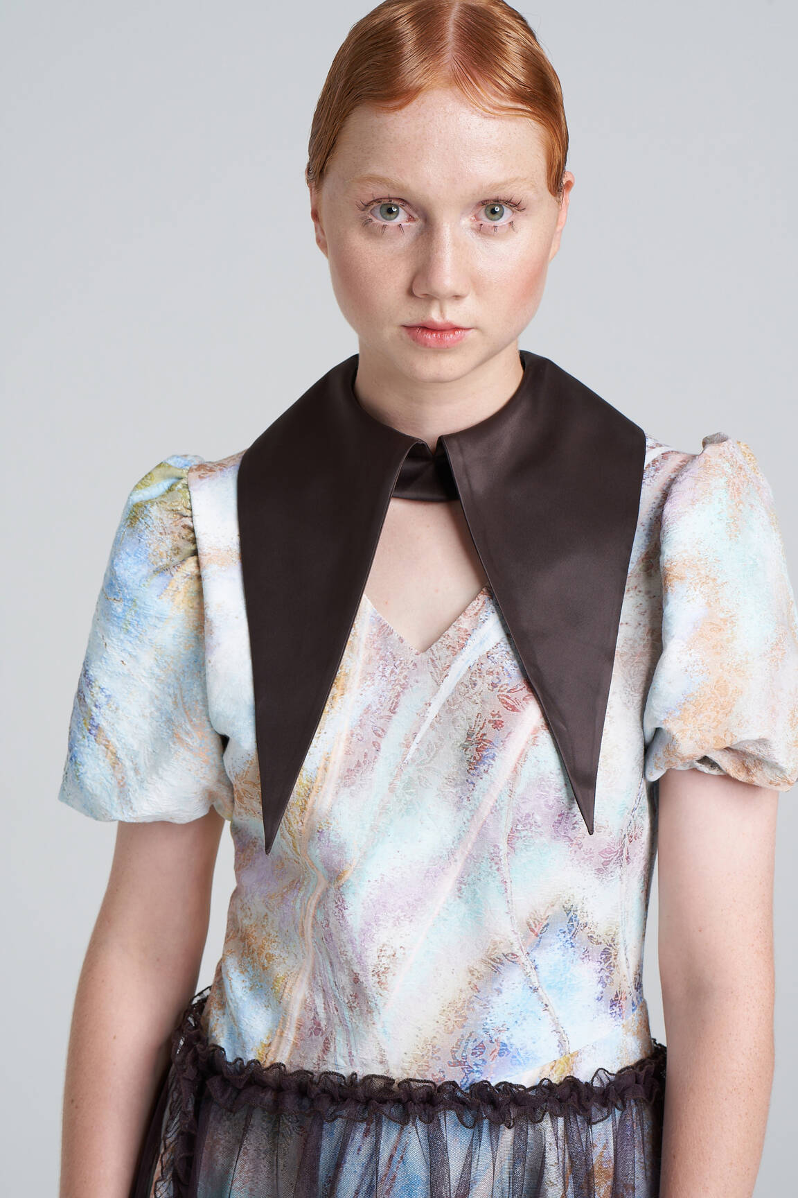 Pusilgių suknelė rudas YOUNG DESIGNERS moteris