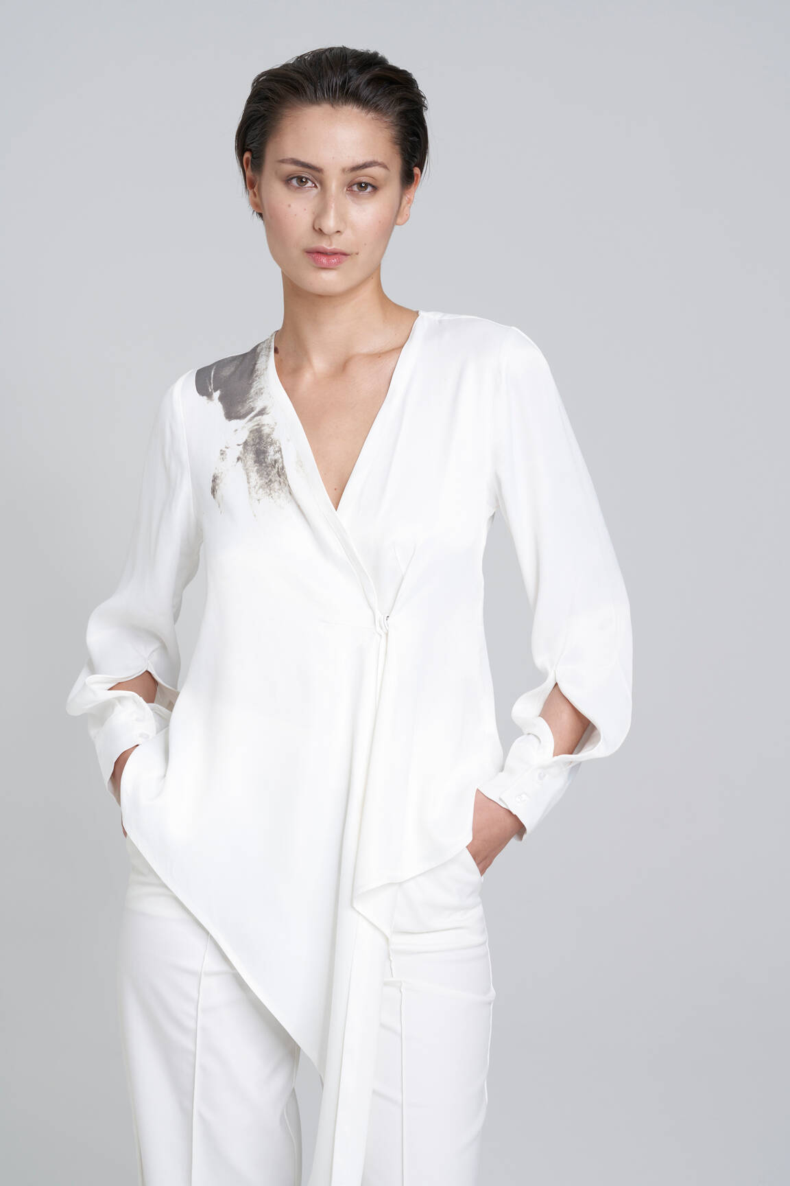 Moteriškas marškinys baltas YOUNG DESIGNERS moteris