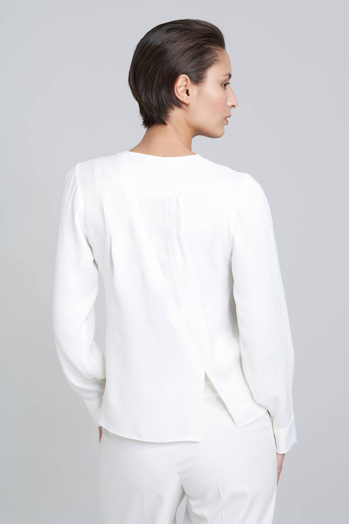 Moteriškas marškinys baltas YOUNG DESIGNERS moteris