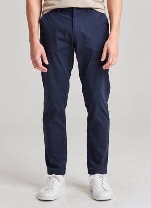 Chino kelnė popelinos audinys, kuris pasižymi lygiu ir tankiu paviršiumi. normala dydis mėlyna SCOTCH & SODA vyras