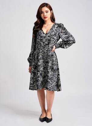 Pusilgių suknelė juodas VERO MODA moteris