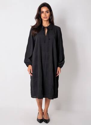 Pusilgių suknelė ilgos rankovės ilgos rankovės juodas JACQUELINE DE YONG moteris
