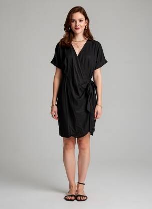 Pusilgių suknelė juodas VERO MODA moteris
