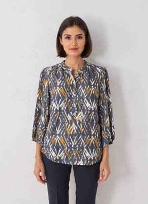 Bluzonai popelinos audinys, kuris pasižymi lygiu ir tankiu paviršiumi. 3/4 rankovės mėlyna BRANDTEX moteris