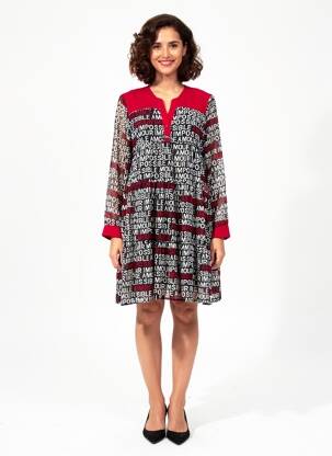 Pusilgių suknelė sklandi forma ilgos rankovės raudona POUPÉE CHIC BY MERCEDES DE MIGUEL moteris