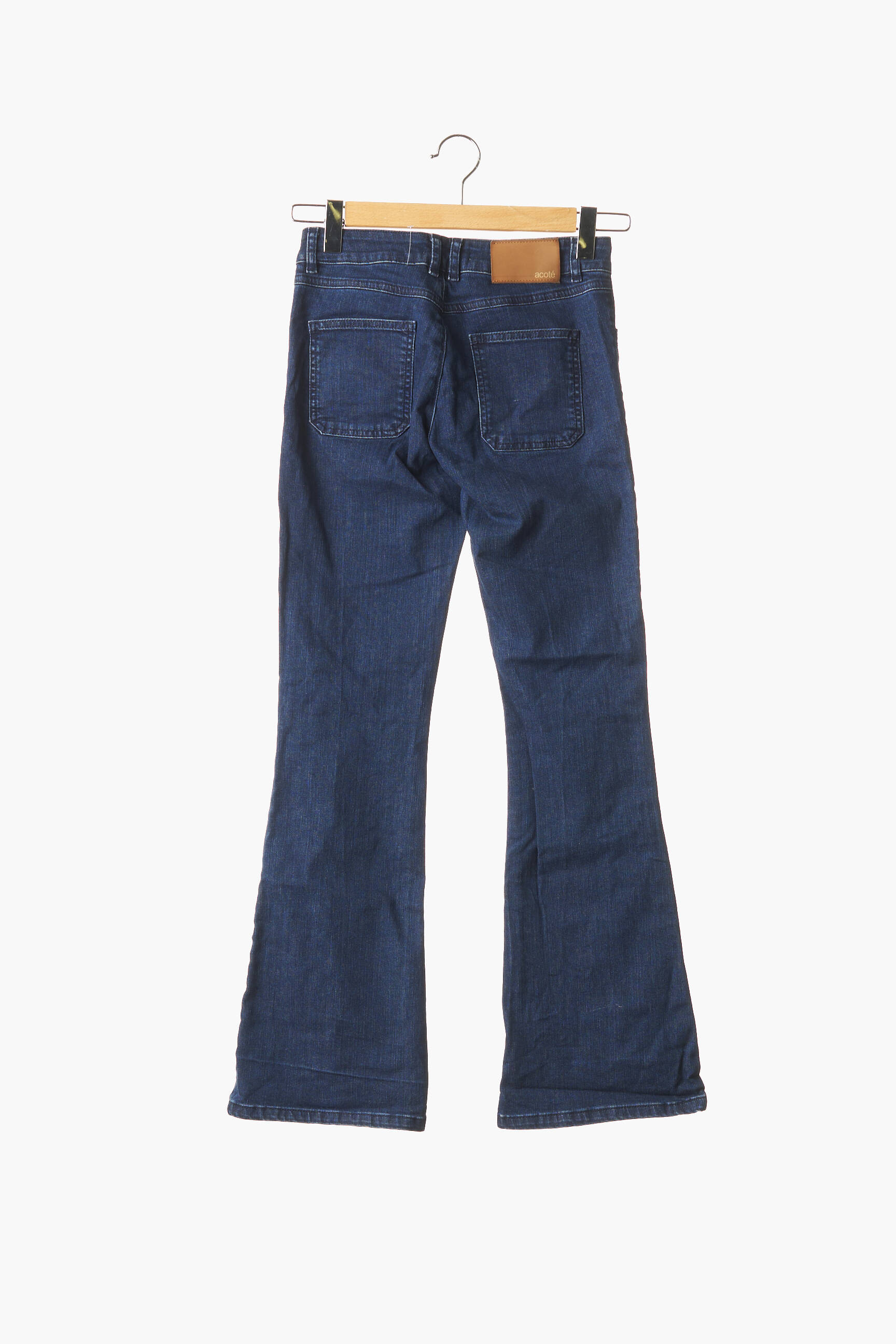 Bootcut džinsai coupe bootcut en lituanien se traduit par "bootcut kirpimas". maža dydžio mėlyna ACOTÉ moteris