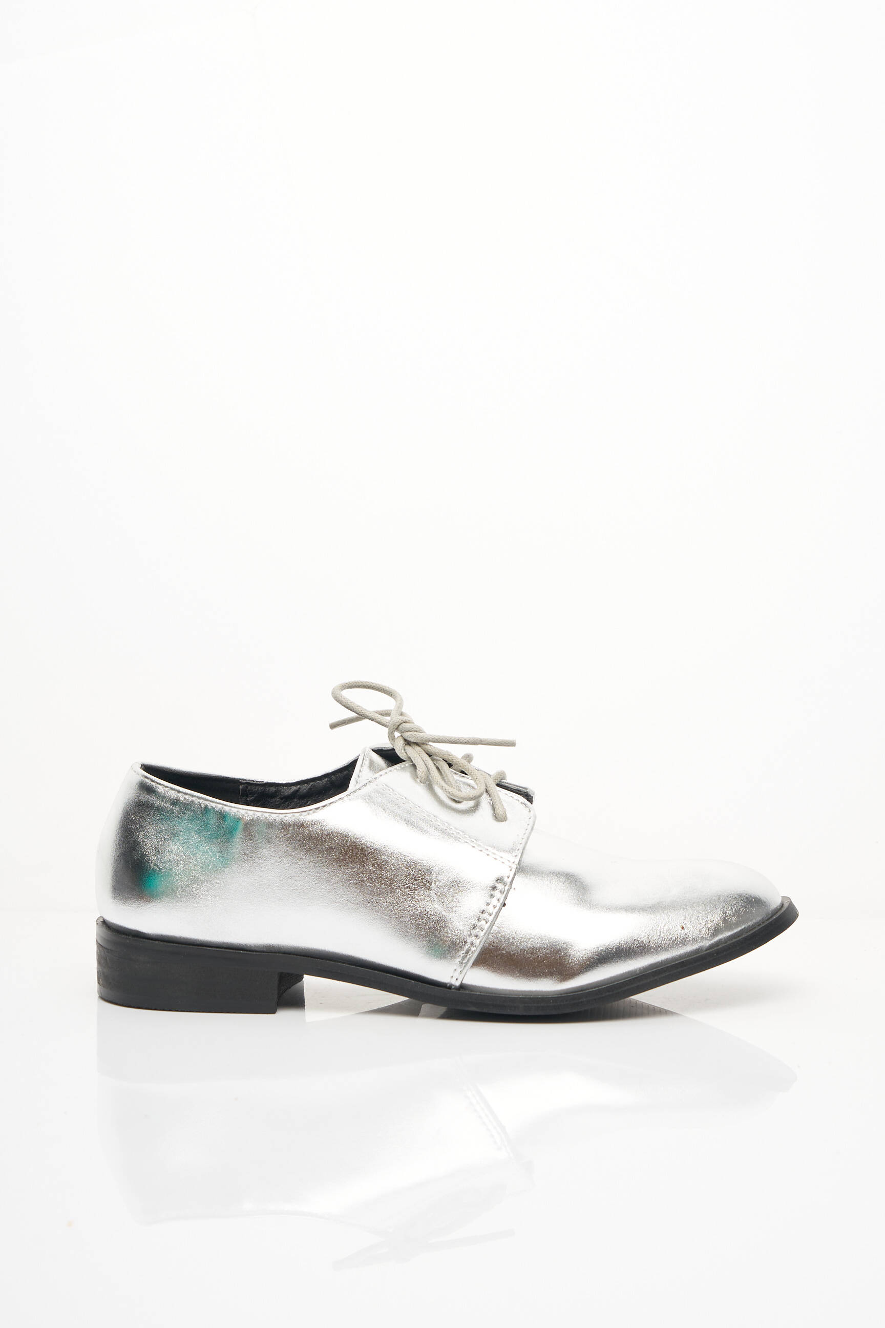Derbiai lakuotas audinys plokščias kulnas iki 3 cm pilka I LOVE SHOES moteris