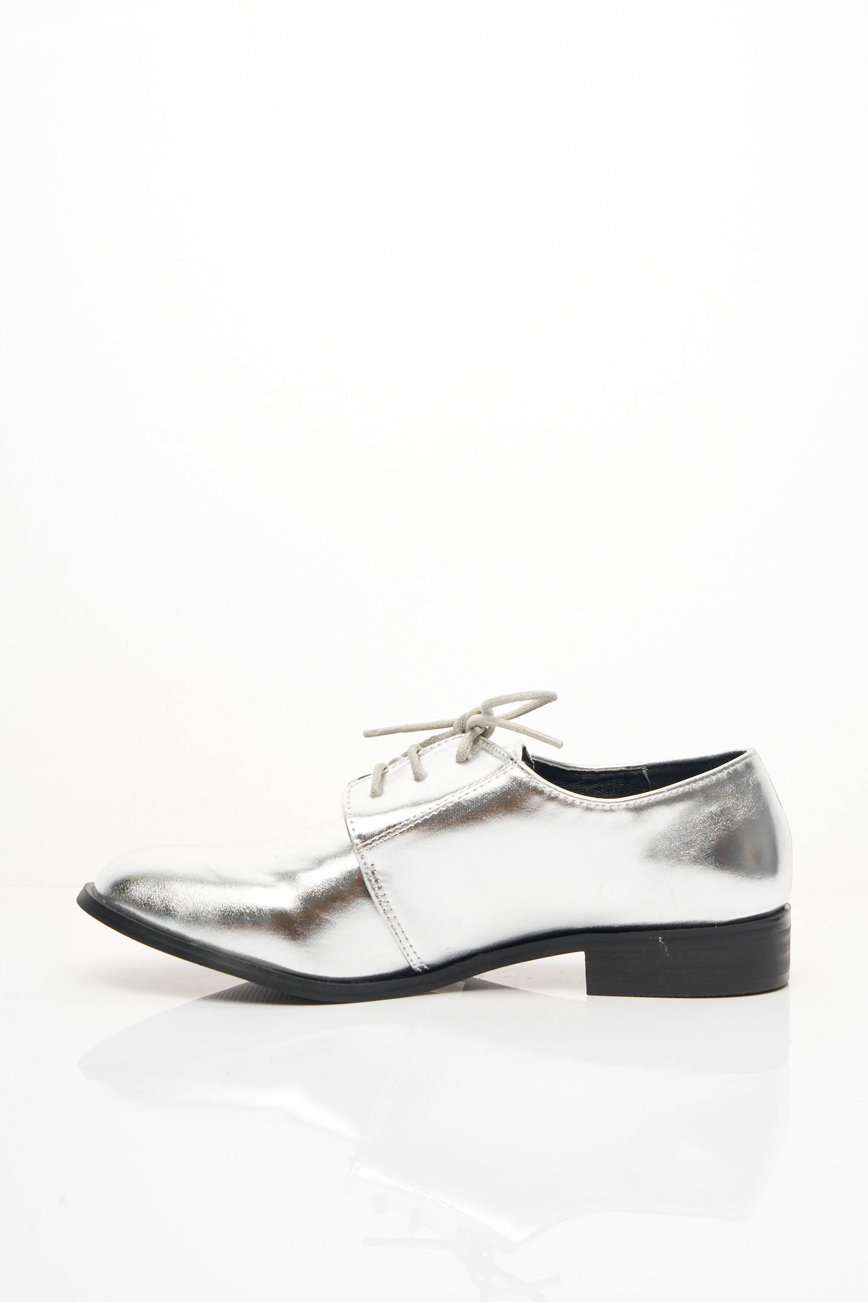 Derbiai lakuotas audinys plokščias kulnas iki 3 cm pilka I LOVE SHOES moteris