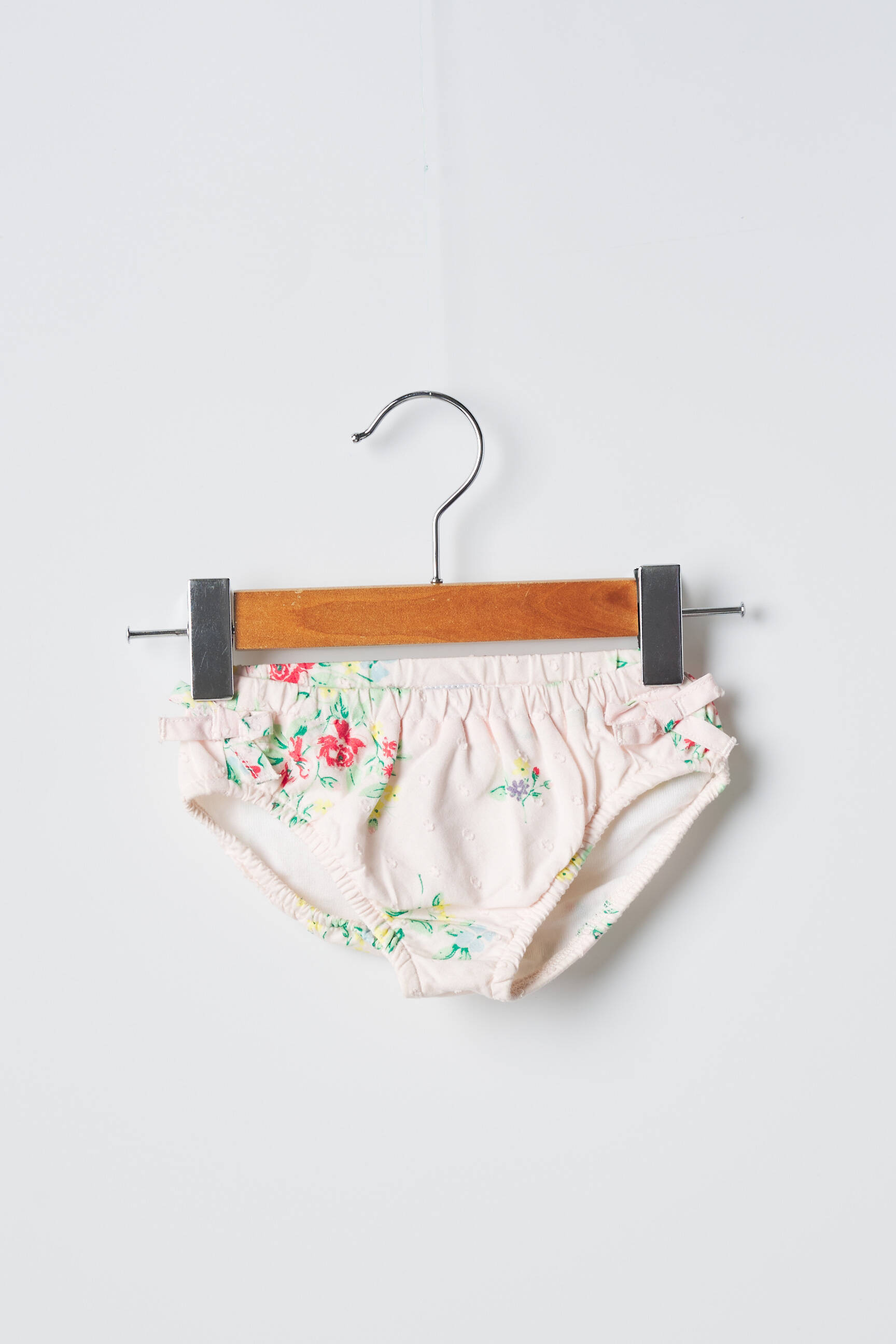 Maudymosi kelnaitės rožinė PETIT BATEAU mergina