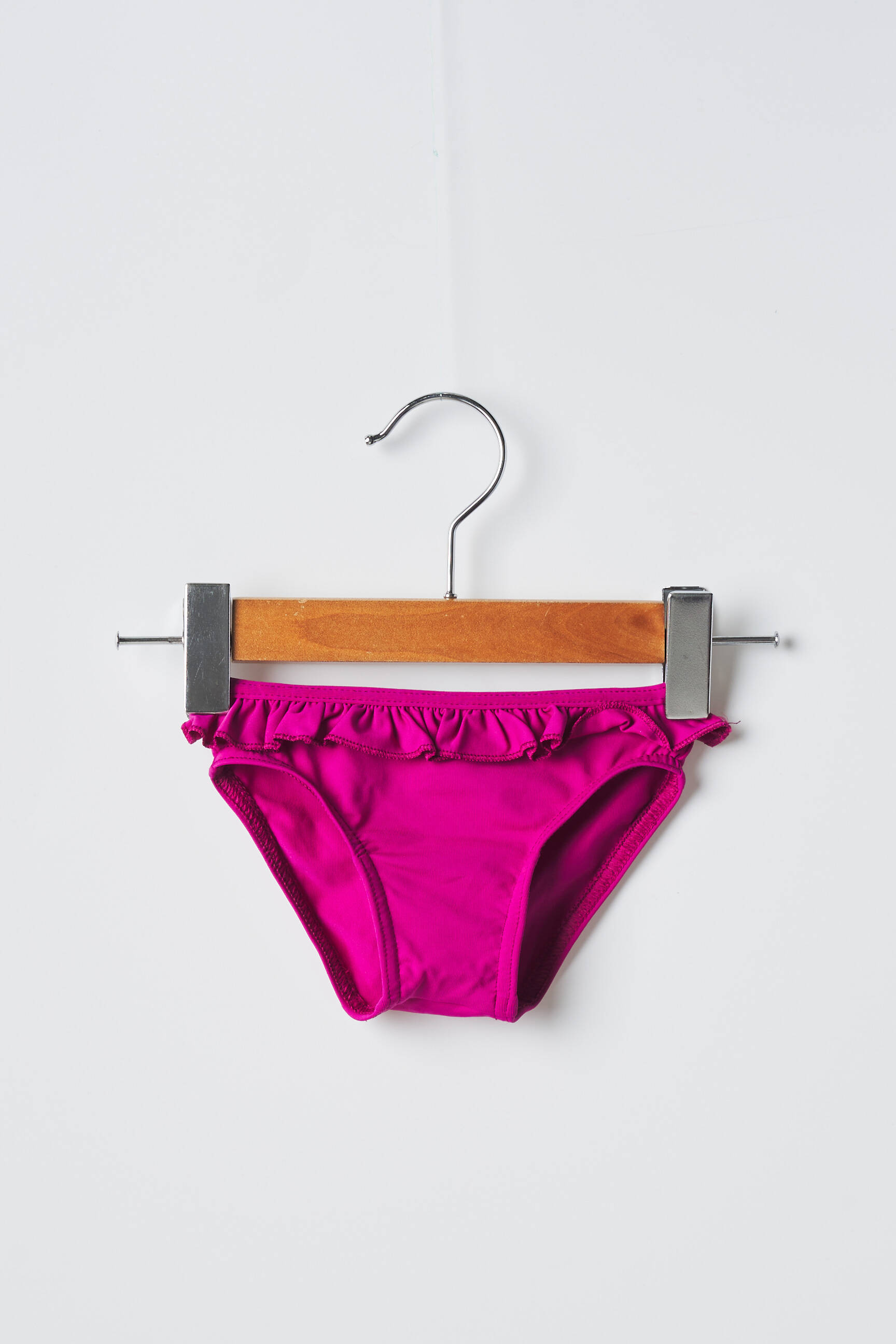 Maudymosi kelnaitės rožinė PETIT BATEAU mergina