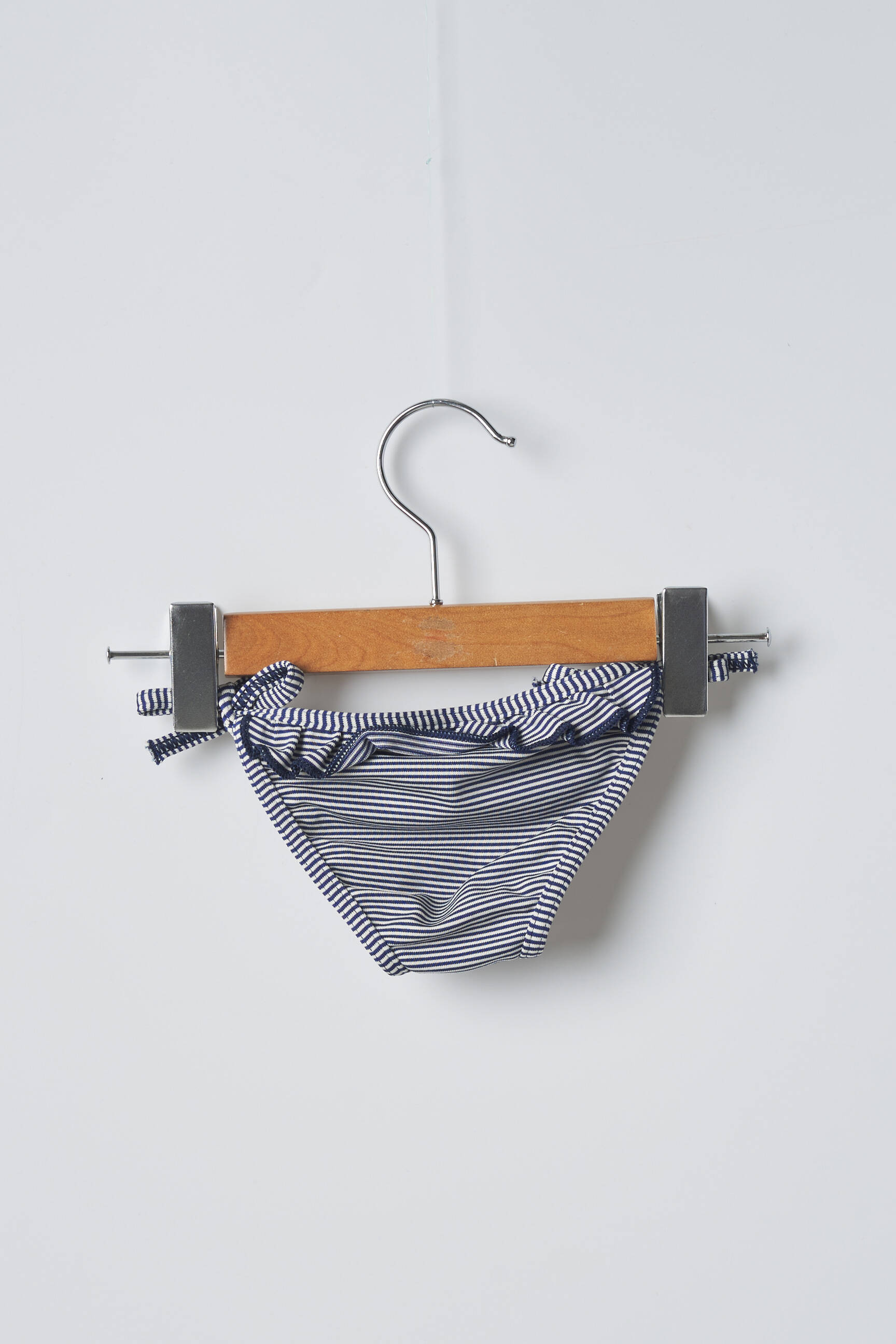 Maudymosi kelnaitės mėlyna PETIT BATEAU mergina