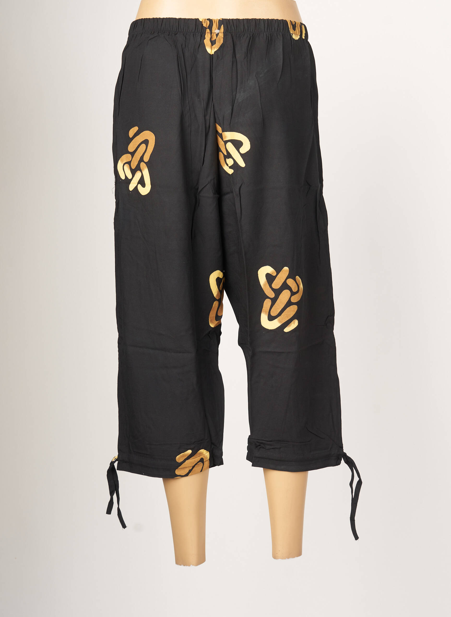Pusilgių kelnių aukšta talija aukšta talija juodas CHIC BATIK moteris