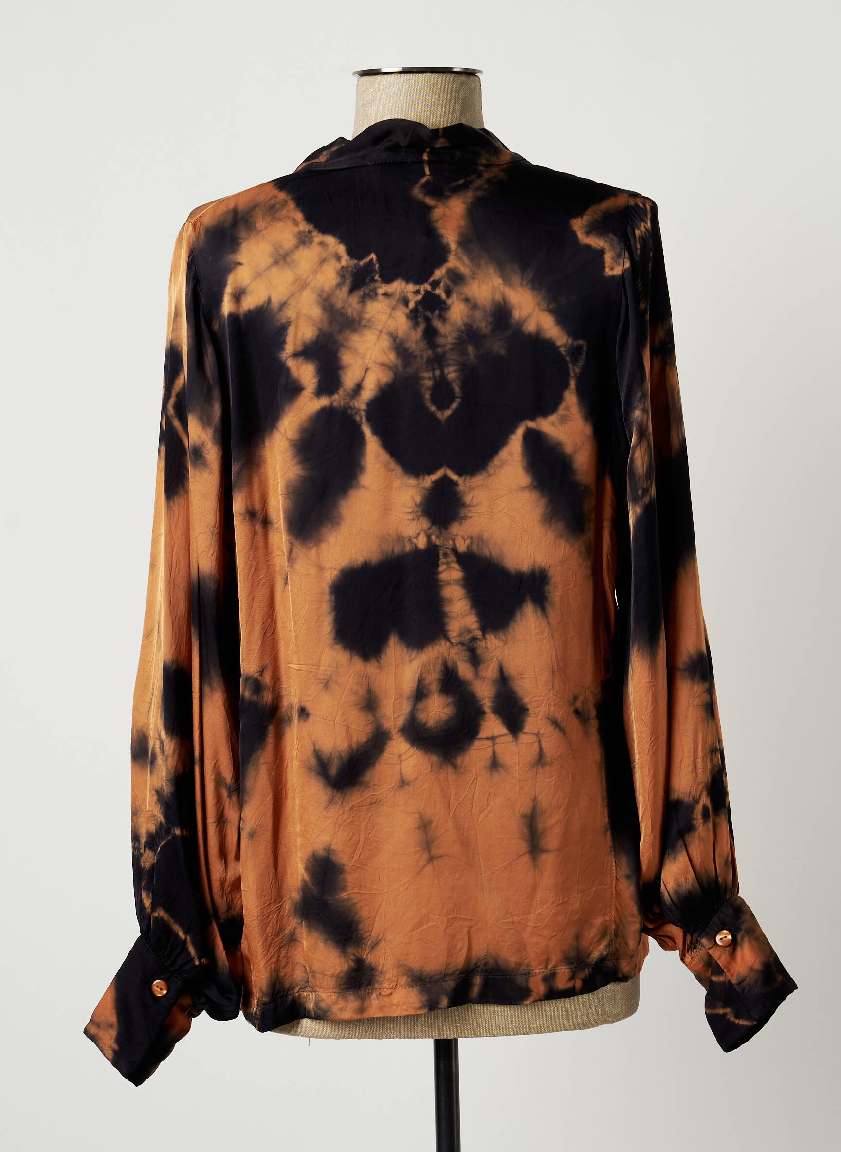 Bluzonai mygtukais užsegami rankogaliai su plyšiu ilgos rankovės oranžinė LAUREN VIDAL moteris