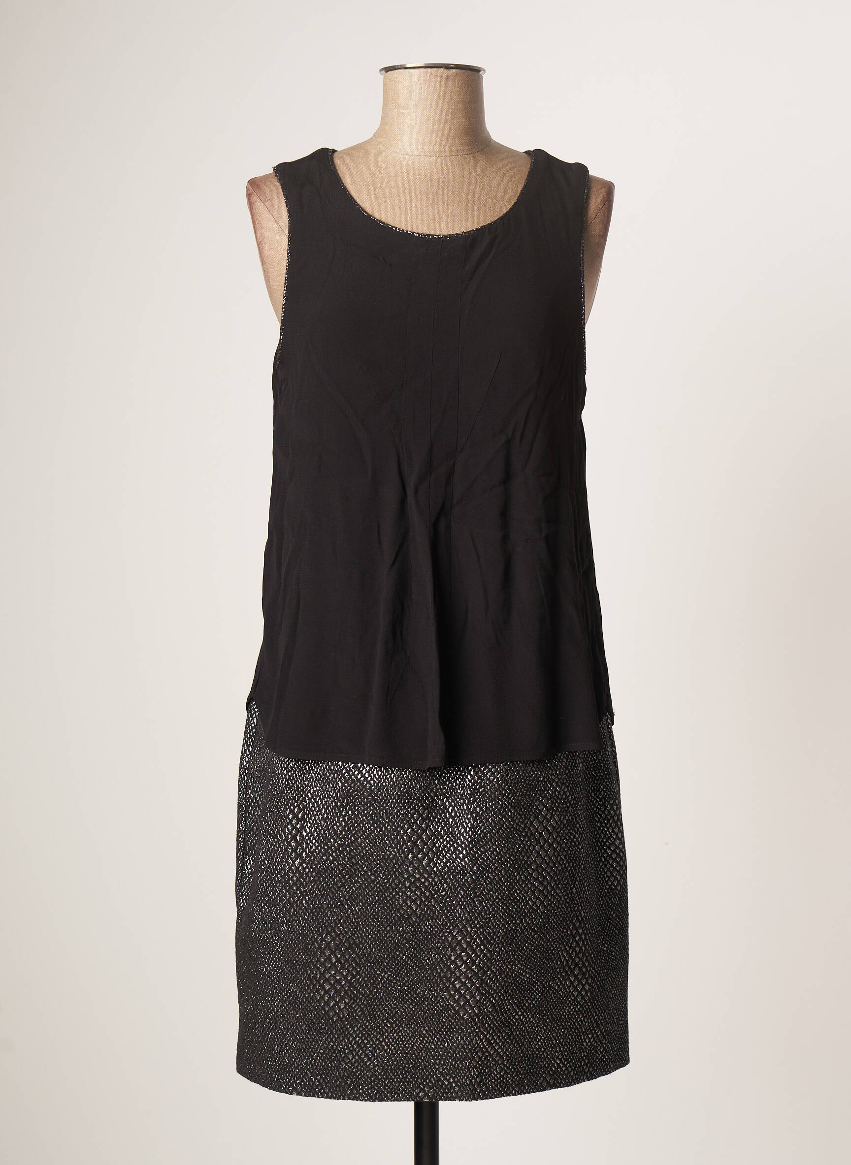 Pusilgių suknelė fantazijos raštas be rankų juodas VERO MODA moteris