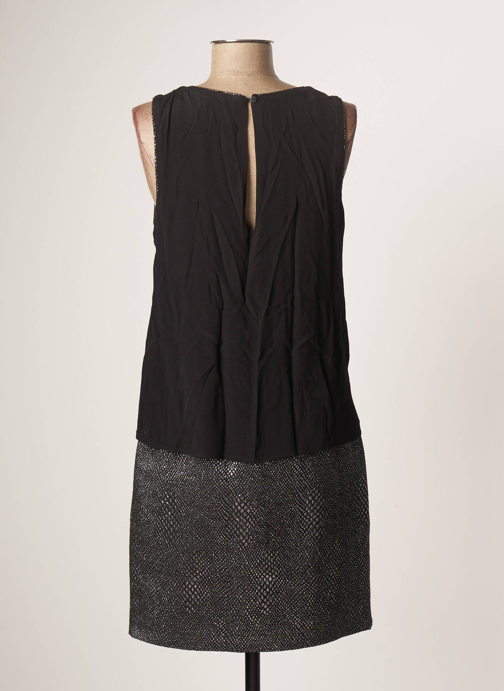 Pusilgių suknelė fantazijos raštas be rankų juodas VERO MODA moteris