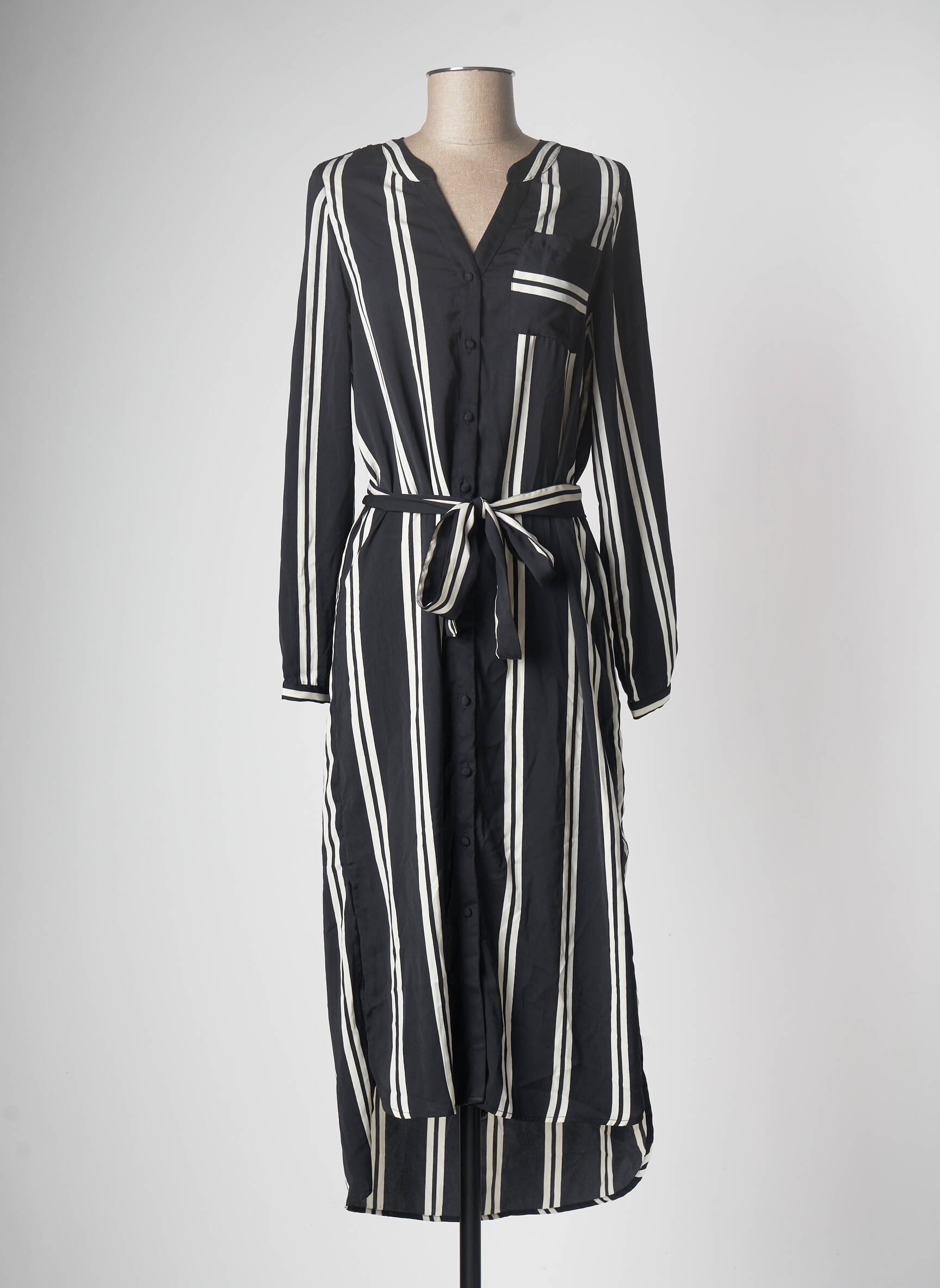 Pusilgių suknelė juodas VERO MODA moteris