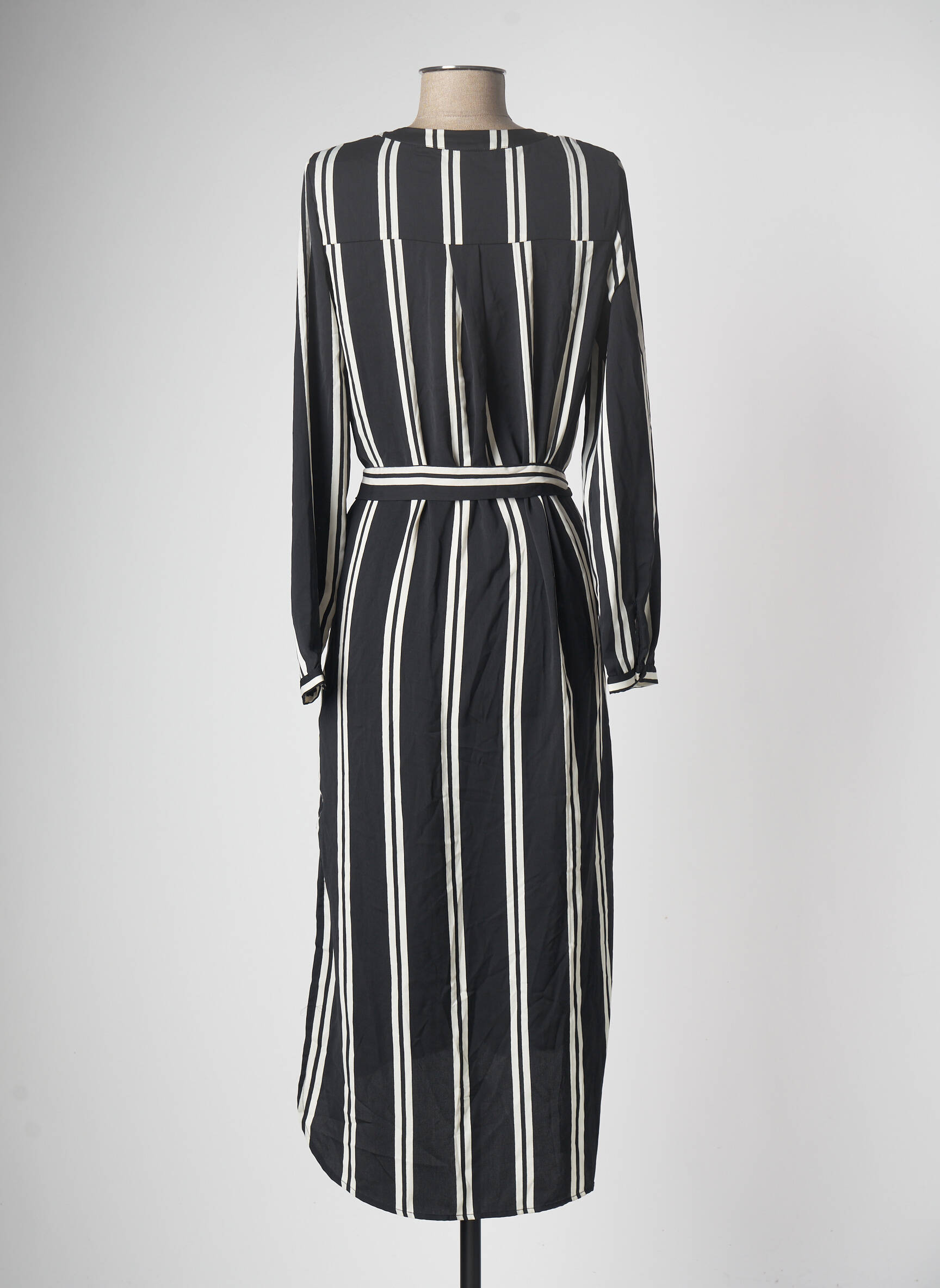 Pusilgių suknelė juodas VERO MODA moteris