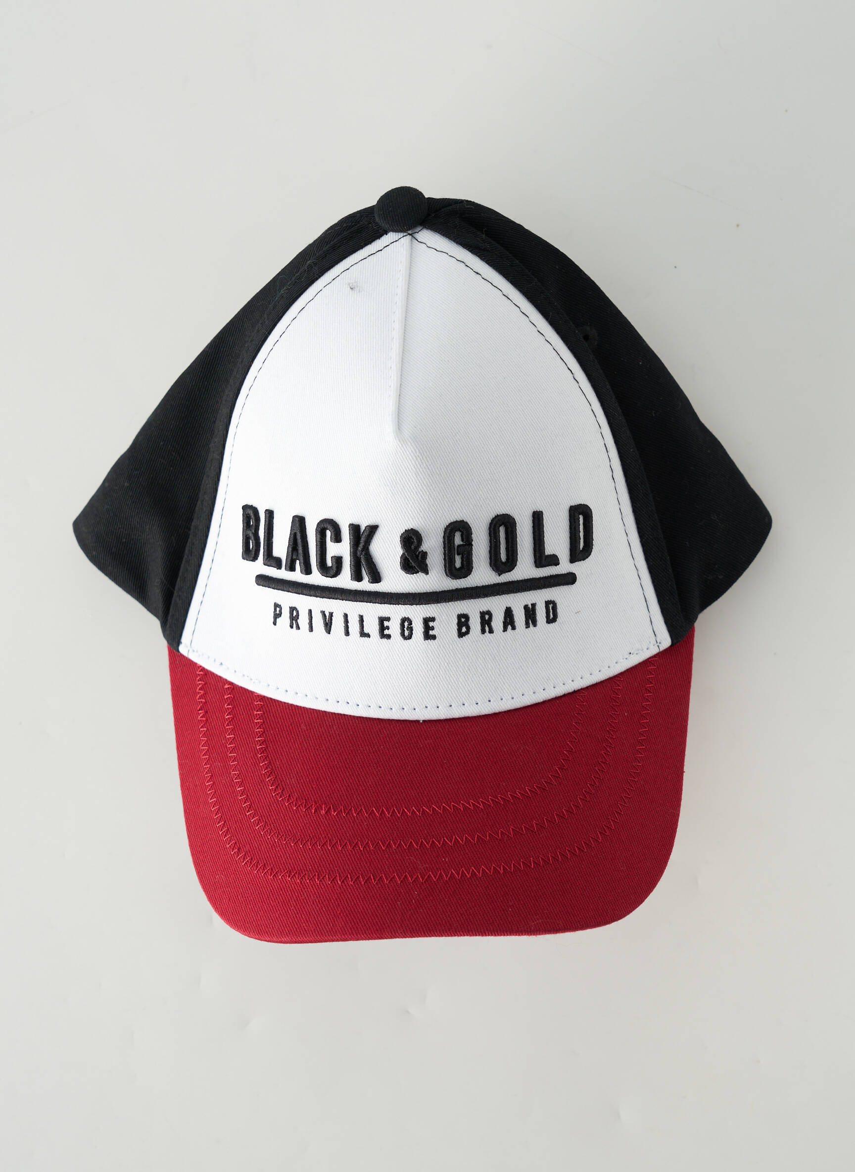 Skrybėlė raudona BLACK AND GOLD vyras