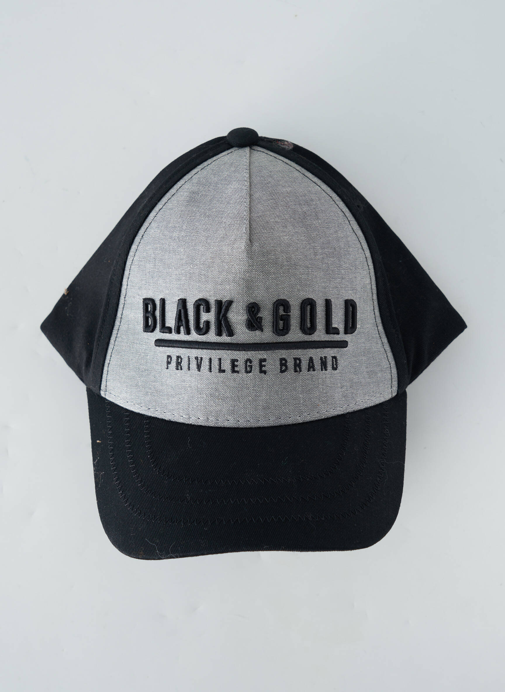 Skrybėlė juodas BLACK AND GOLD vyras