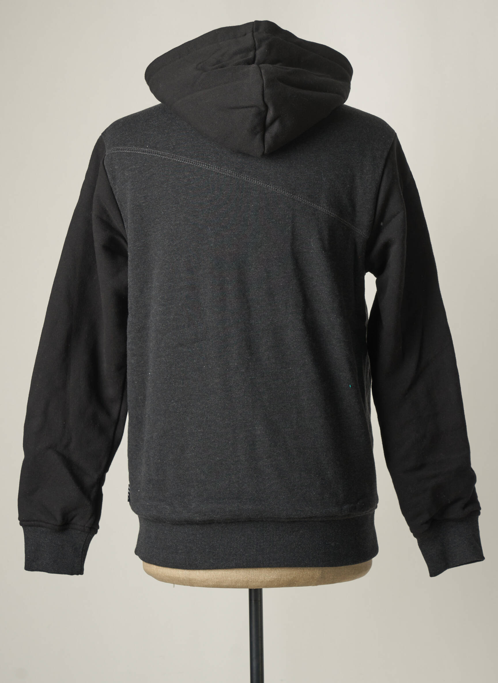 Mikroskopas pilka VOLCOM vyras