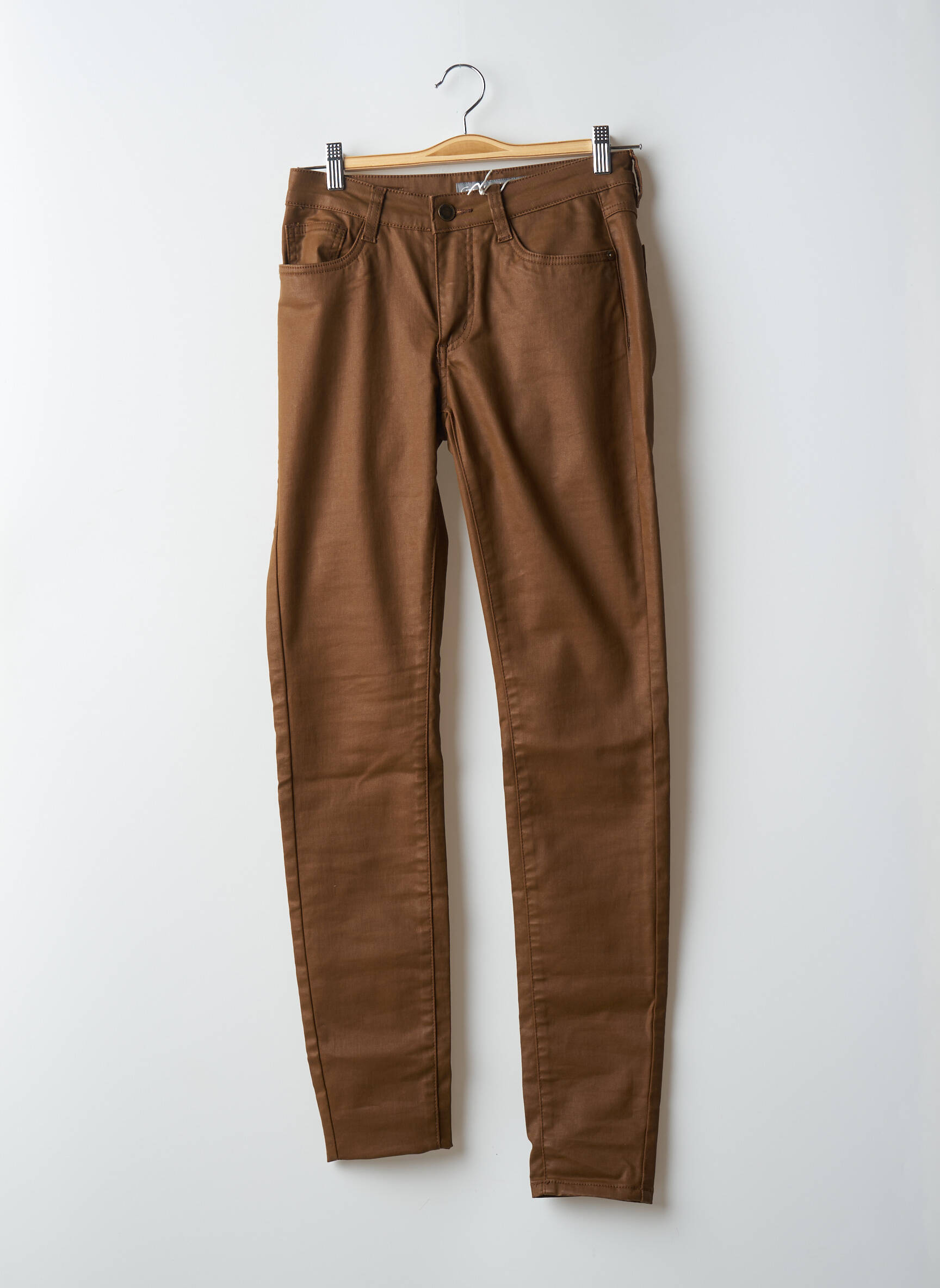 Lieknos kelnės popelinos audinys, kuris pasižymi lygiu ir tankiu paviršiumi. normala dydis rudas GEISHA moteris