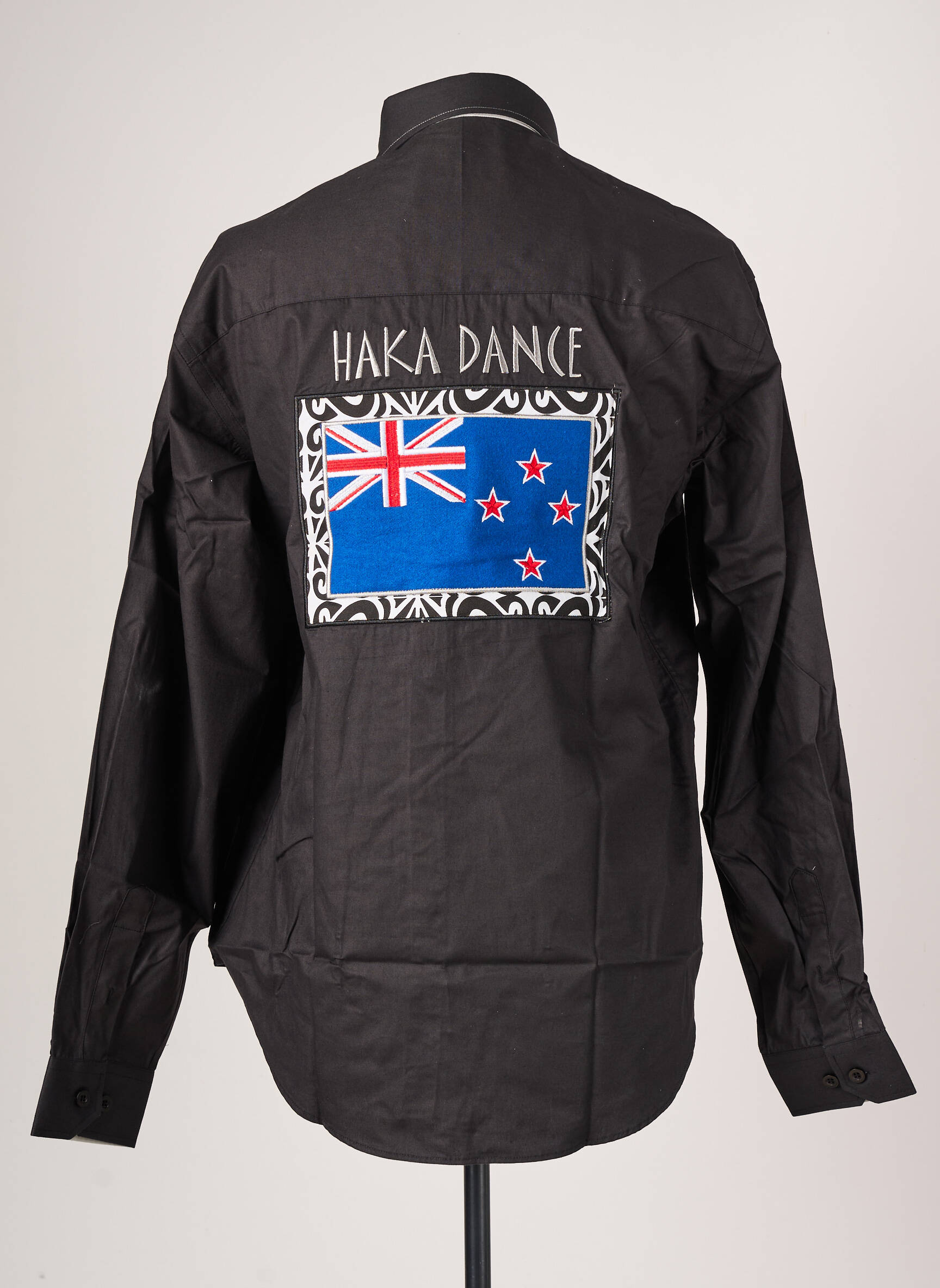 Ilgomis rankovėmis marškinys ilgos rankovės pilka HAKA DANCE vyras